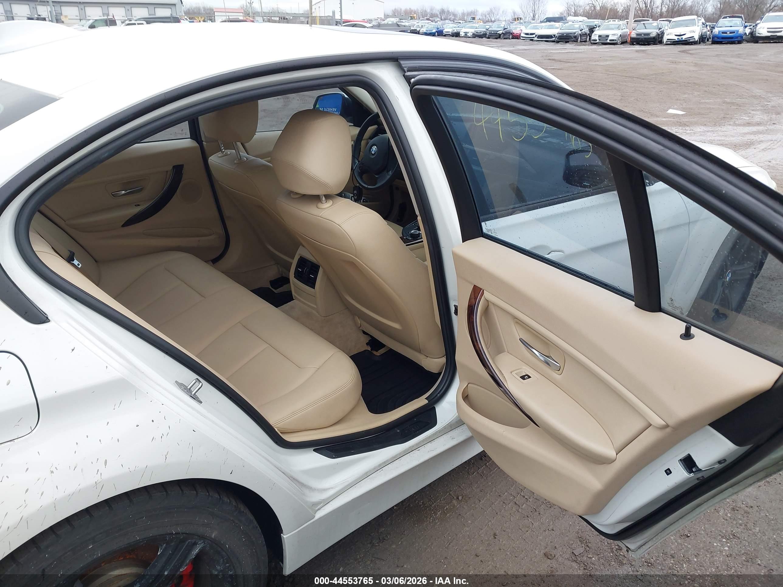 BMW 320I image 8