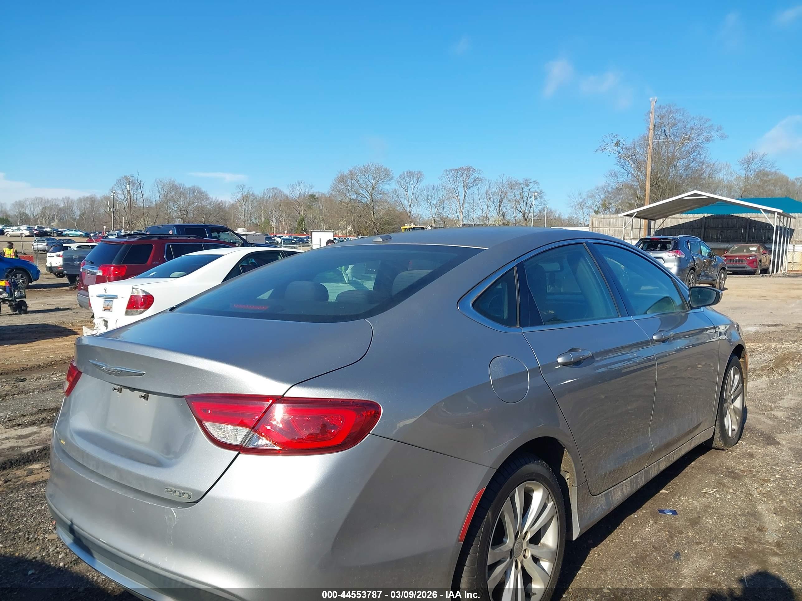 CHRYSLER 200 image 4