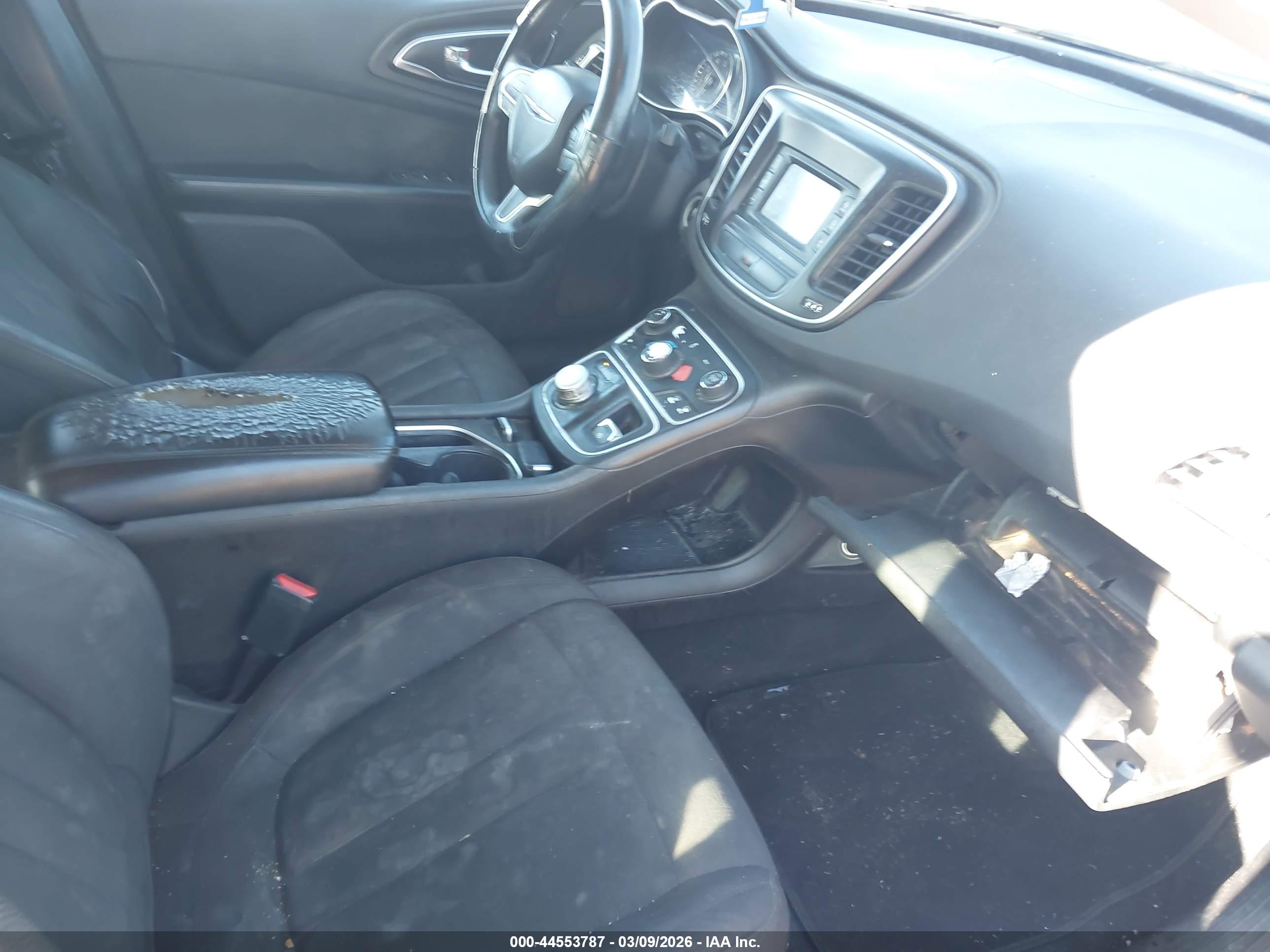 CHRYSLER 200 image 5