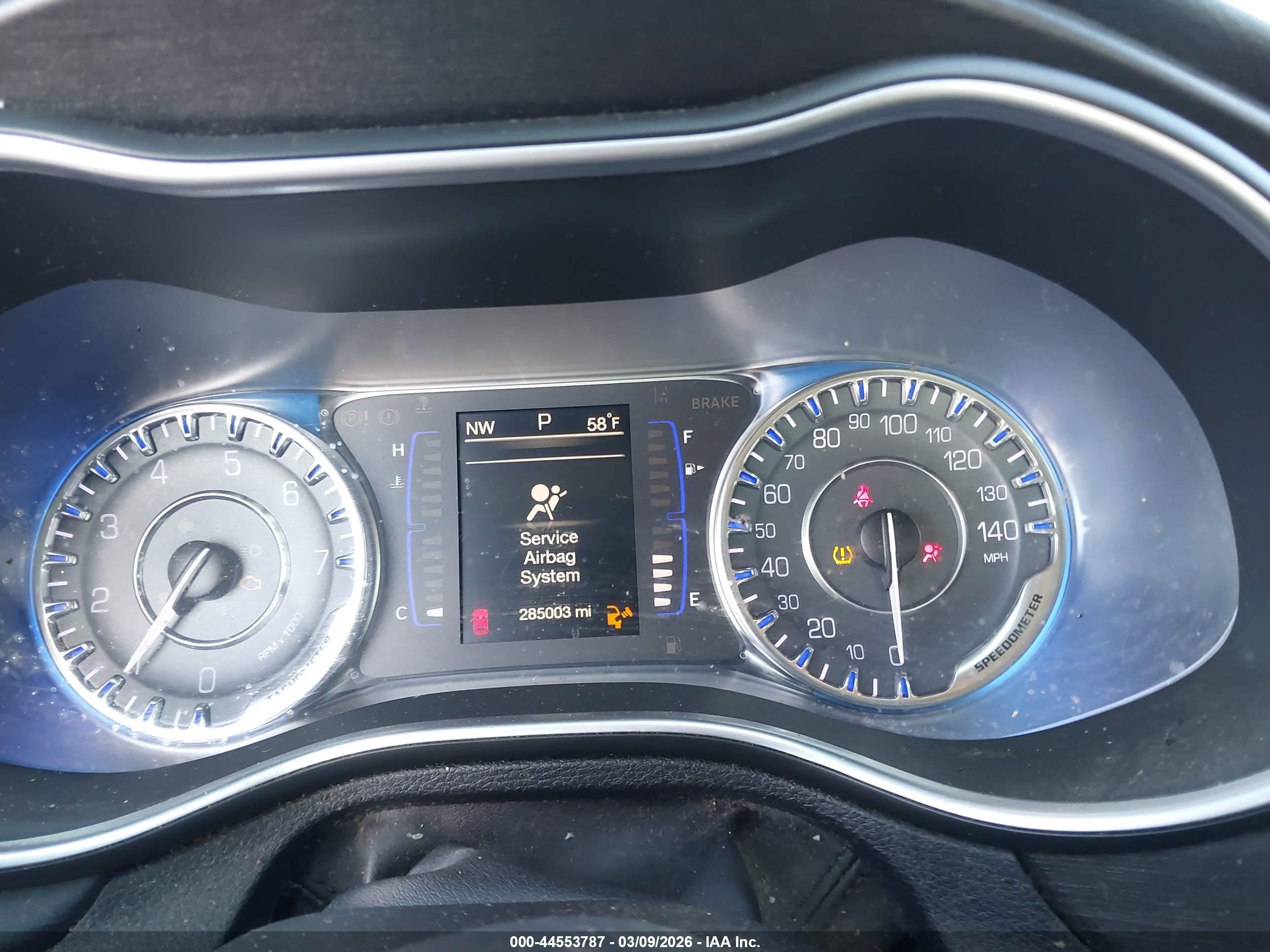 CHRYSLER 200 image 7