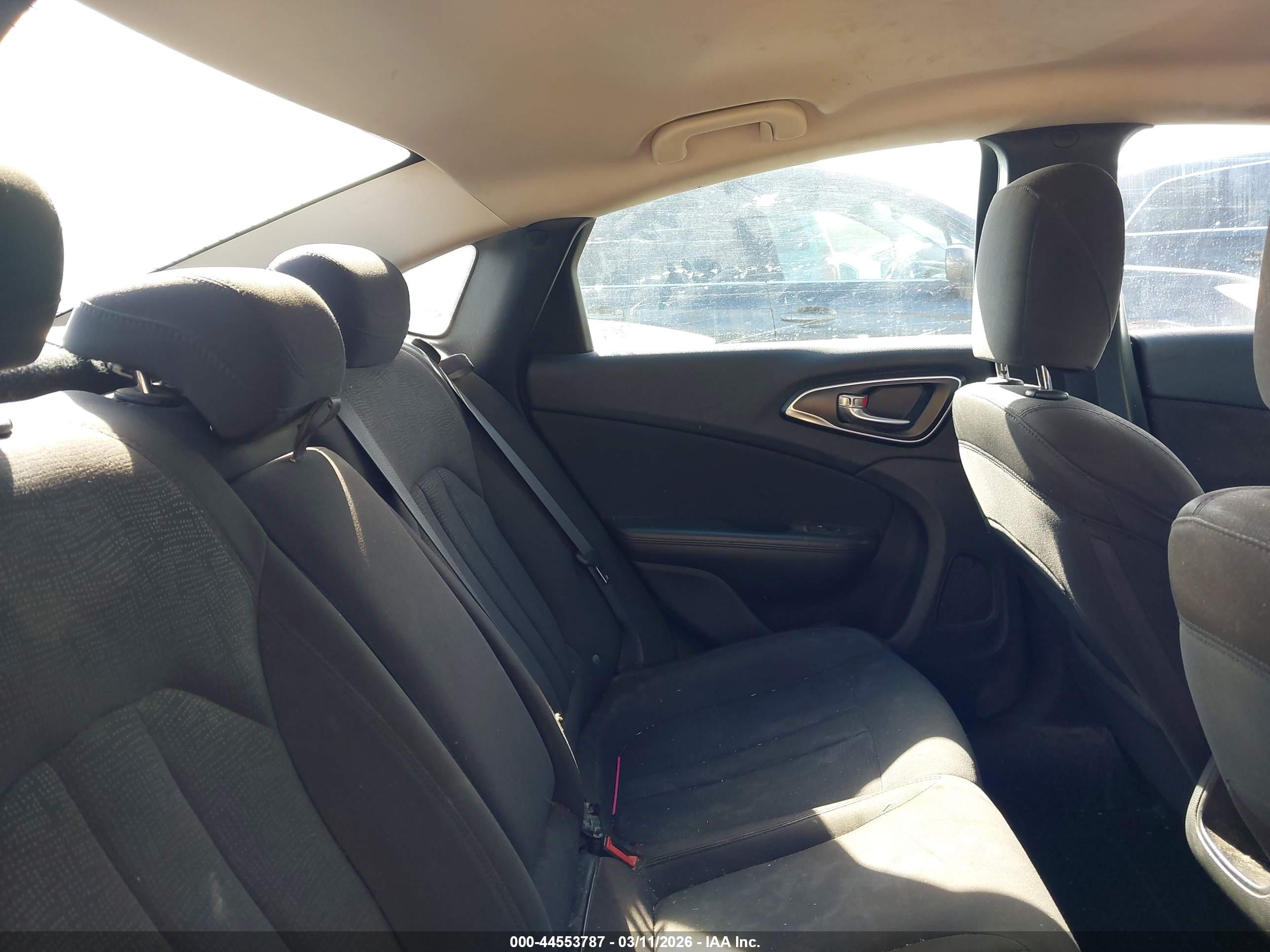 CHRYSLER 200 image 8