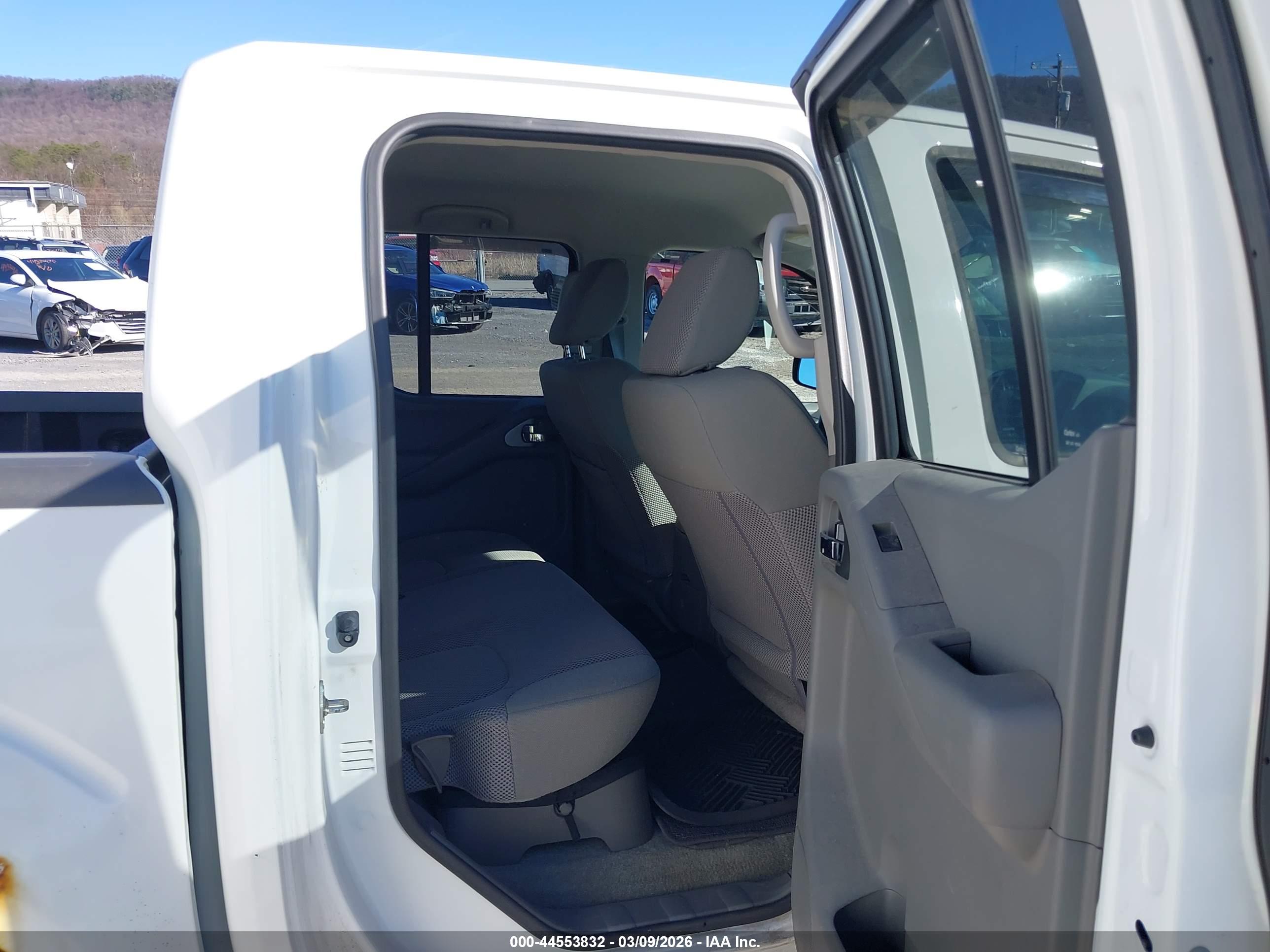 NISSAN FRONTIER image 8