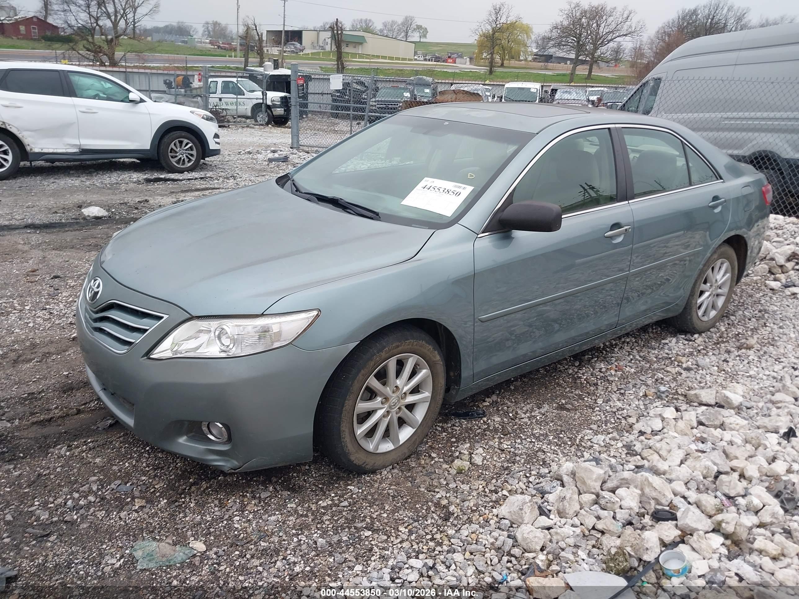 TOYOTA CAMRY image 2