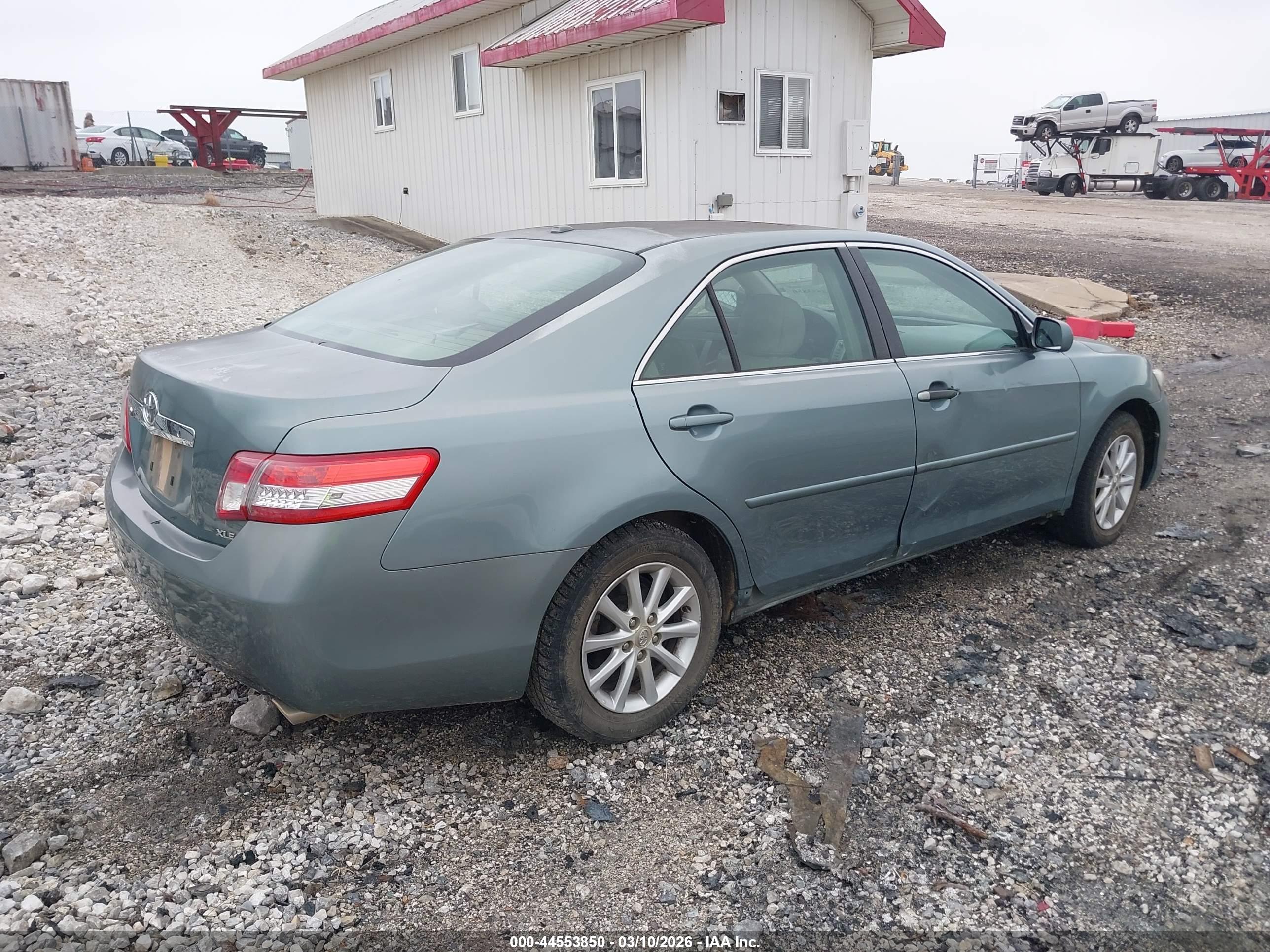 TOYOTA CAMRY image 4
