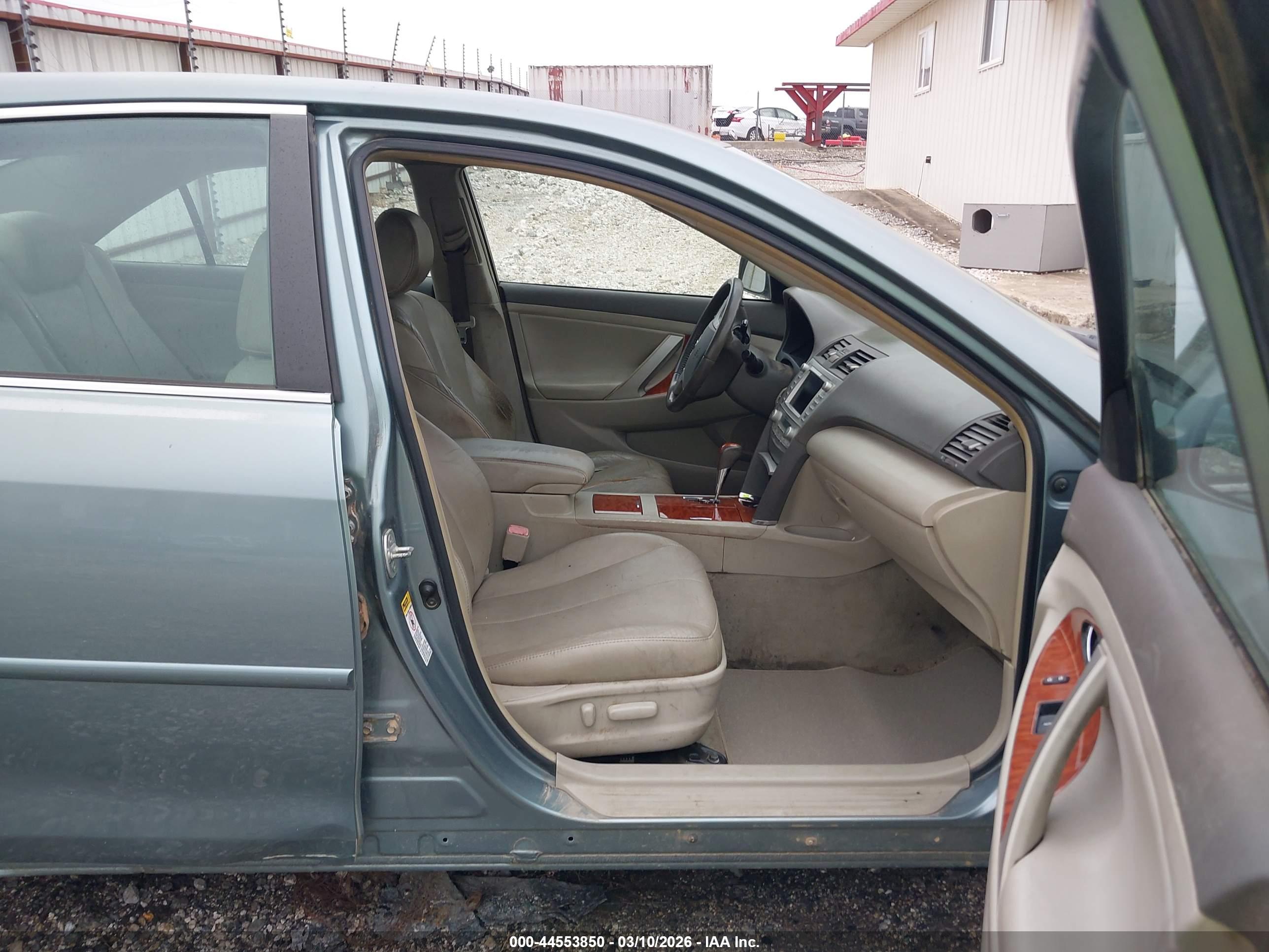 TOYOTA CAMRY image 5