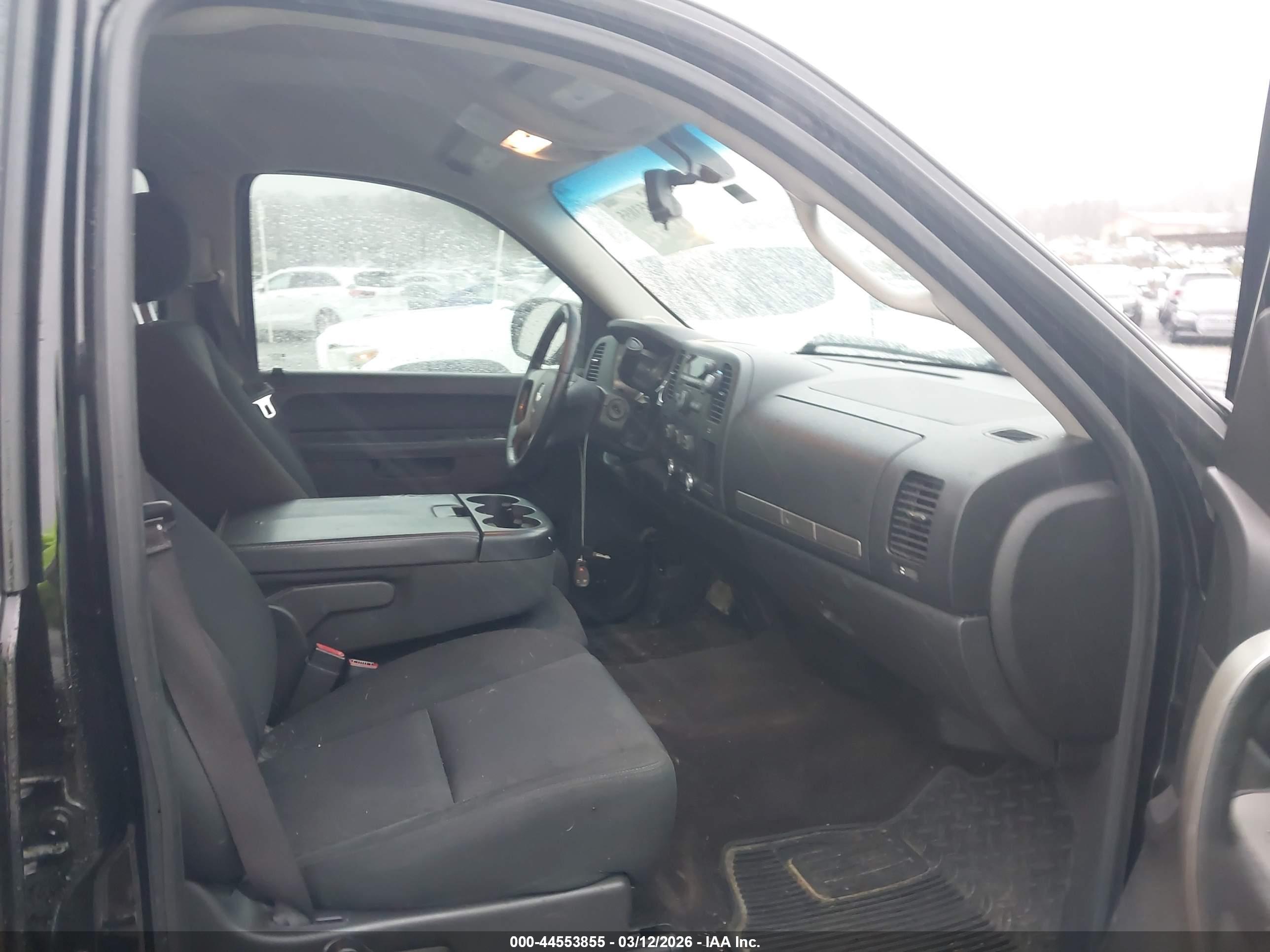 CHEVROLET SILVERADO image 5