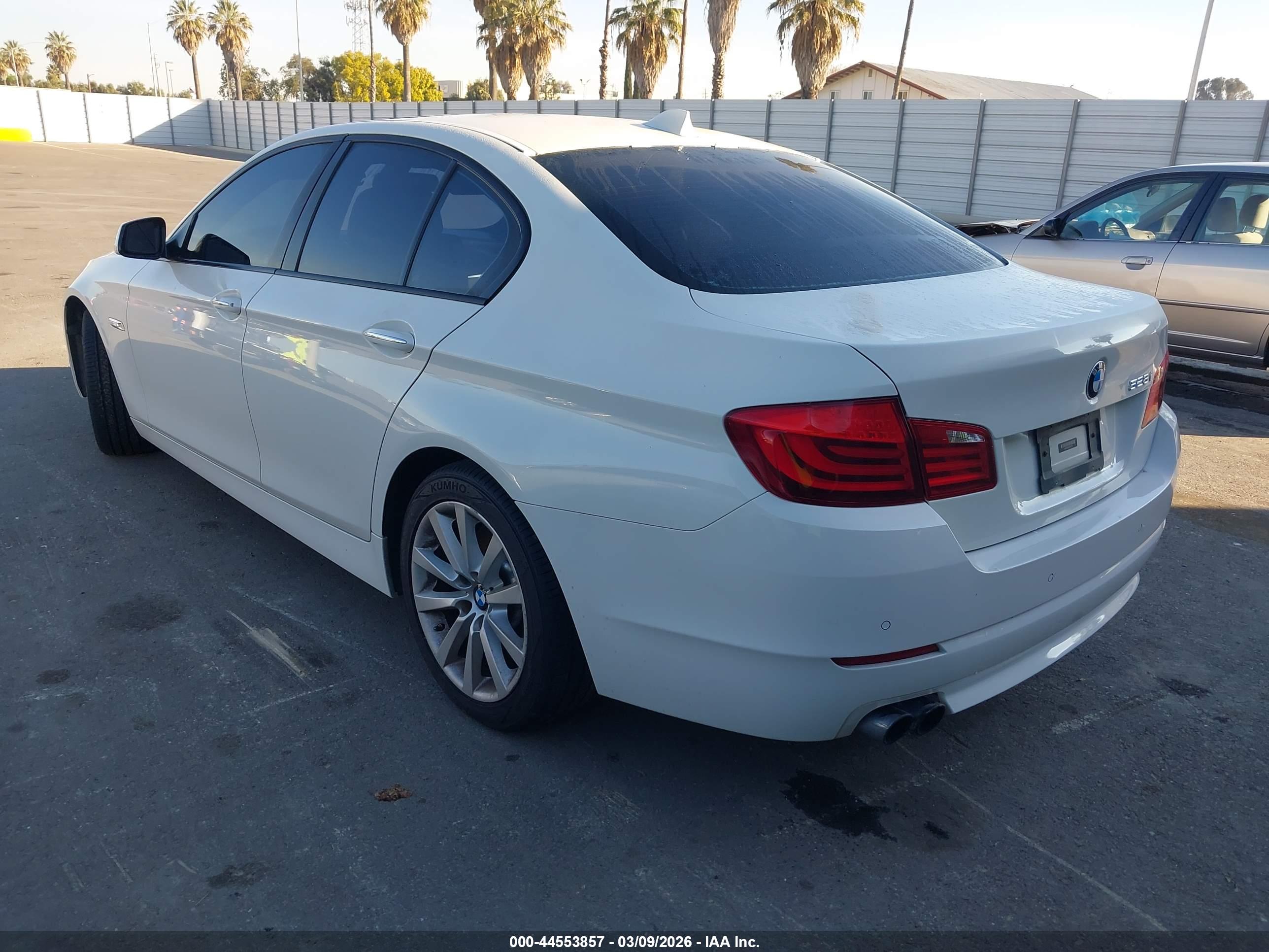 BMW 528I image 3