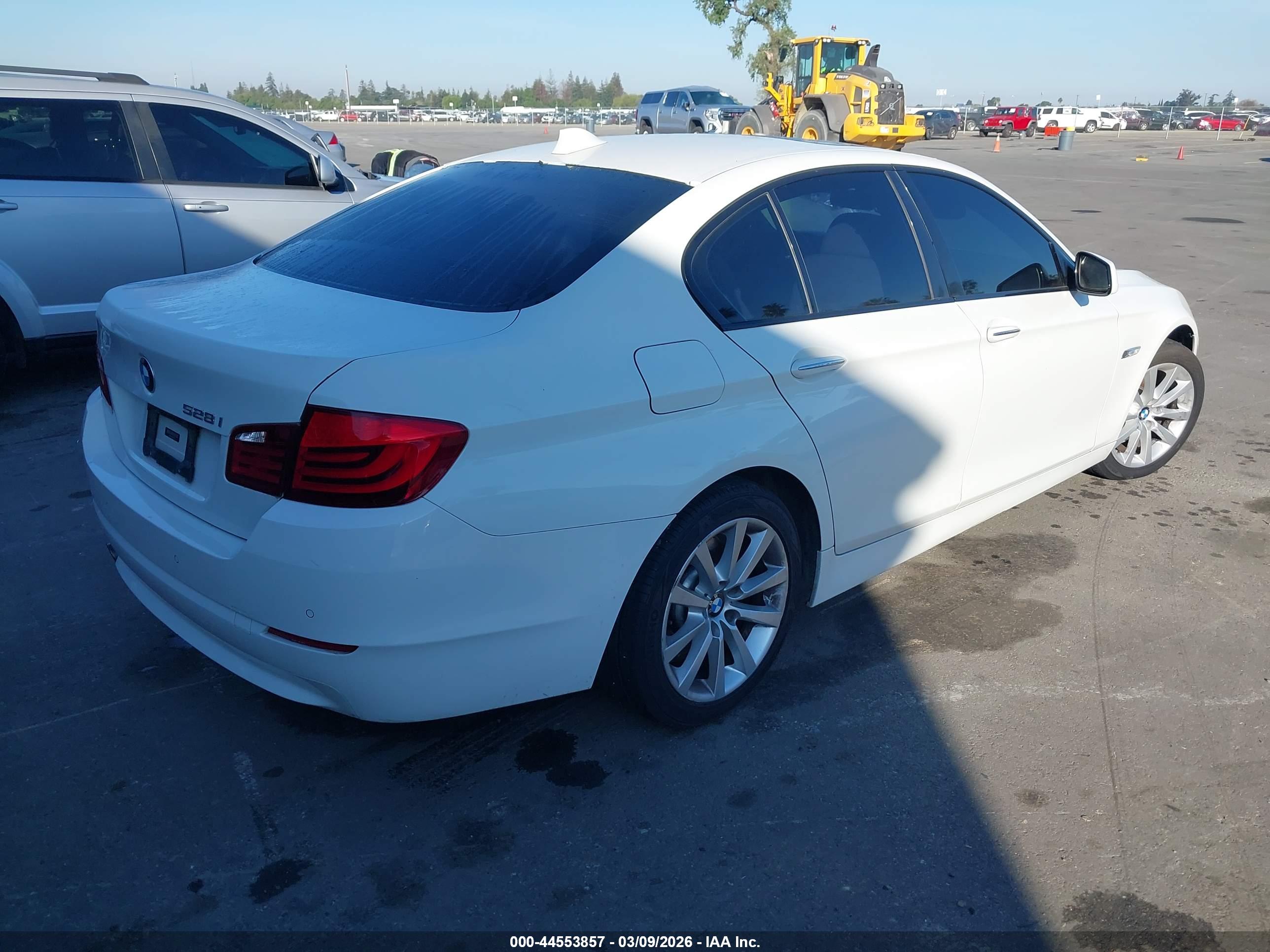 BMW 528I image 4