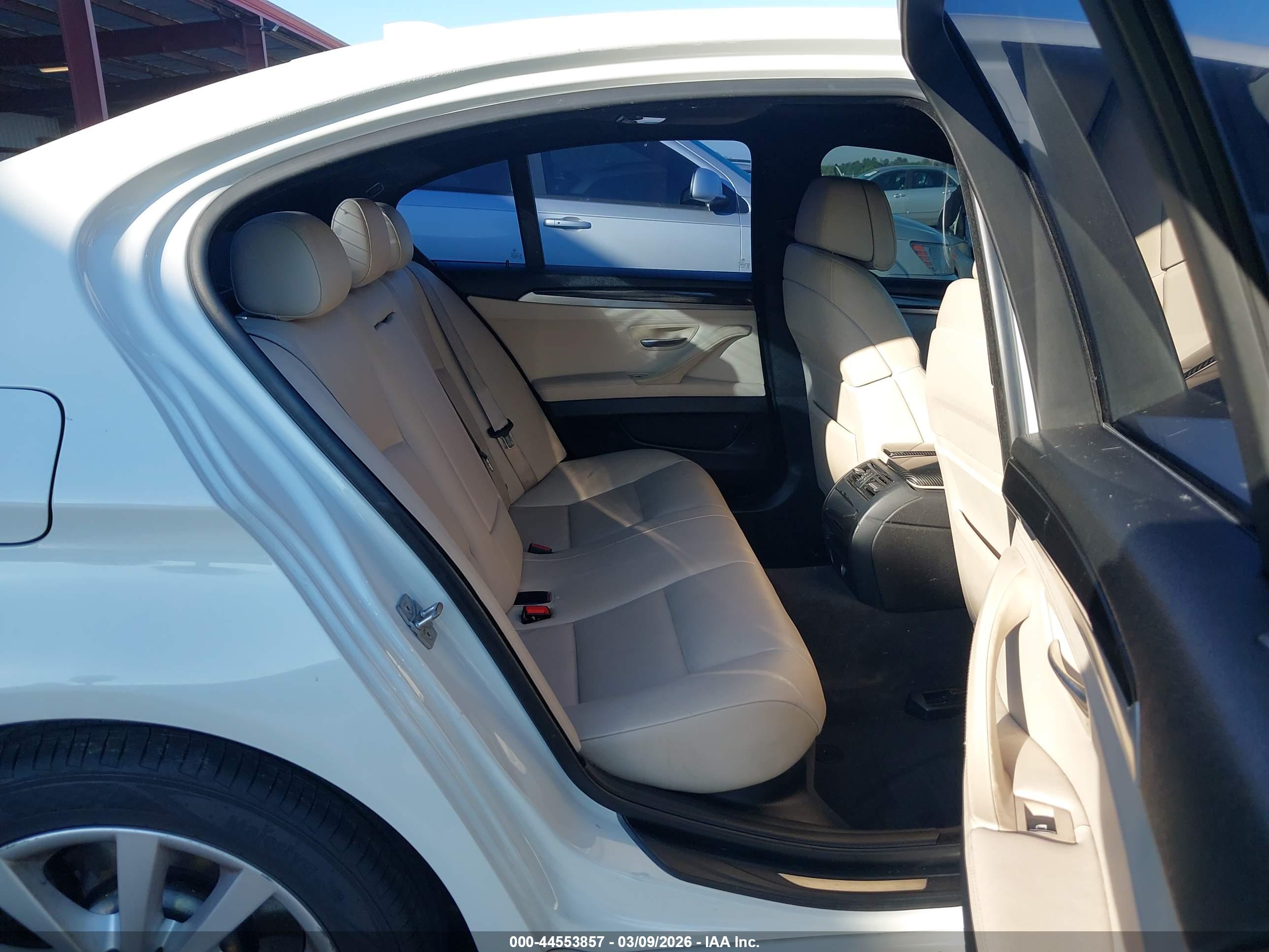 BMW 528I image 8
