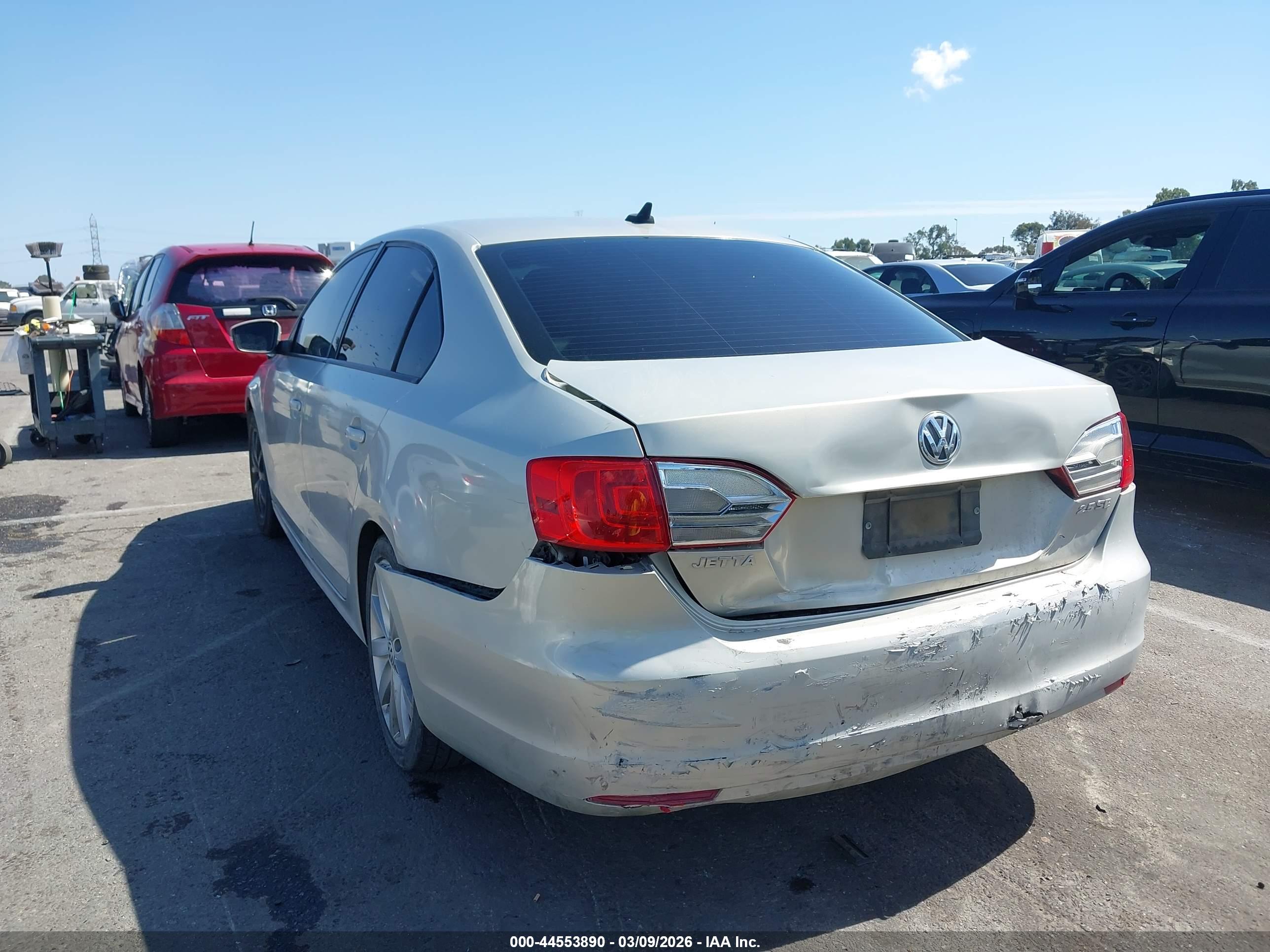 VOLKSWAGEN JETTA image 3