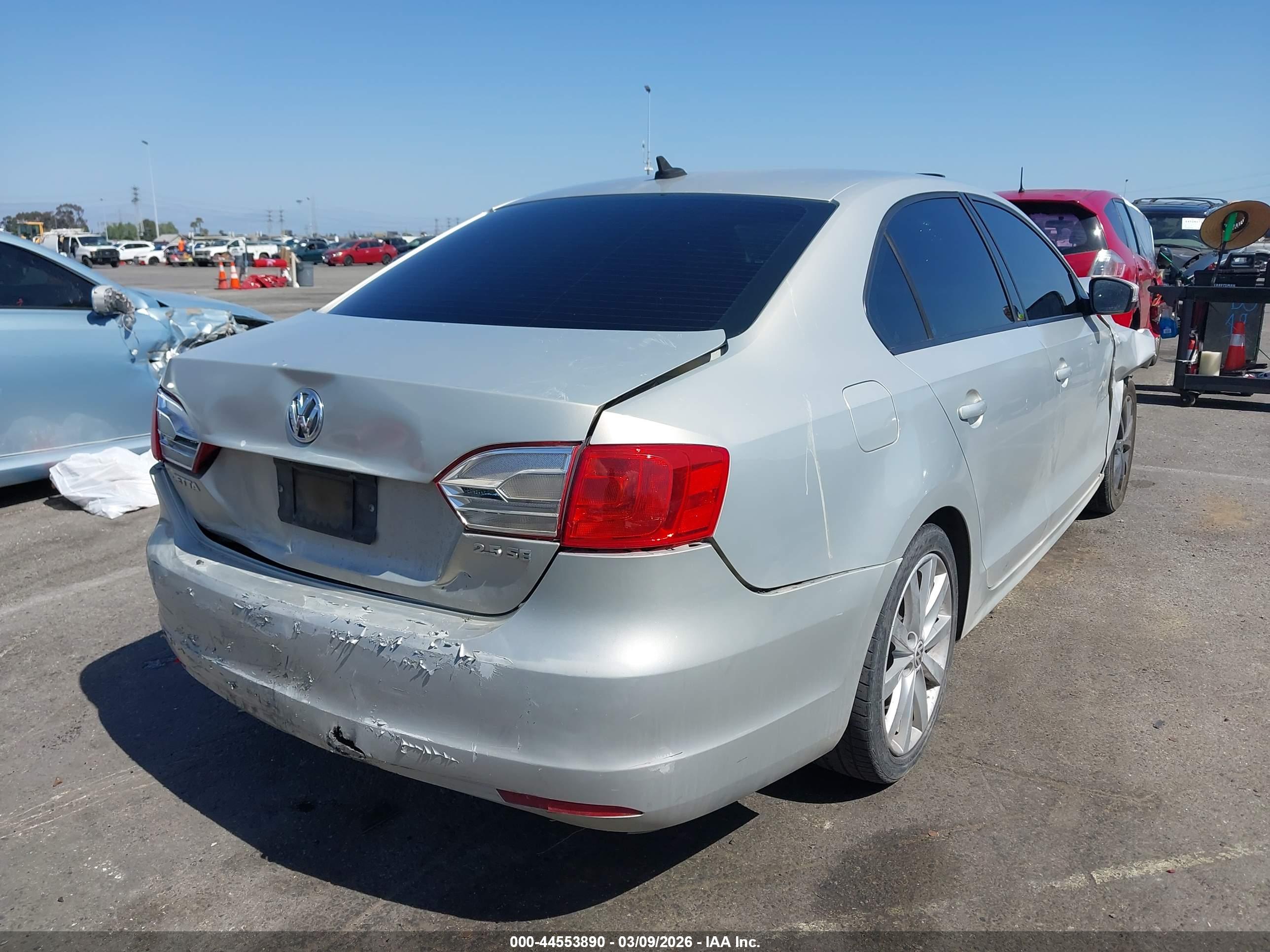 VOLKSWAGEN JETTA image 4