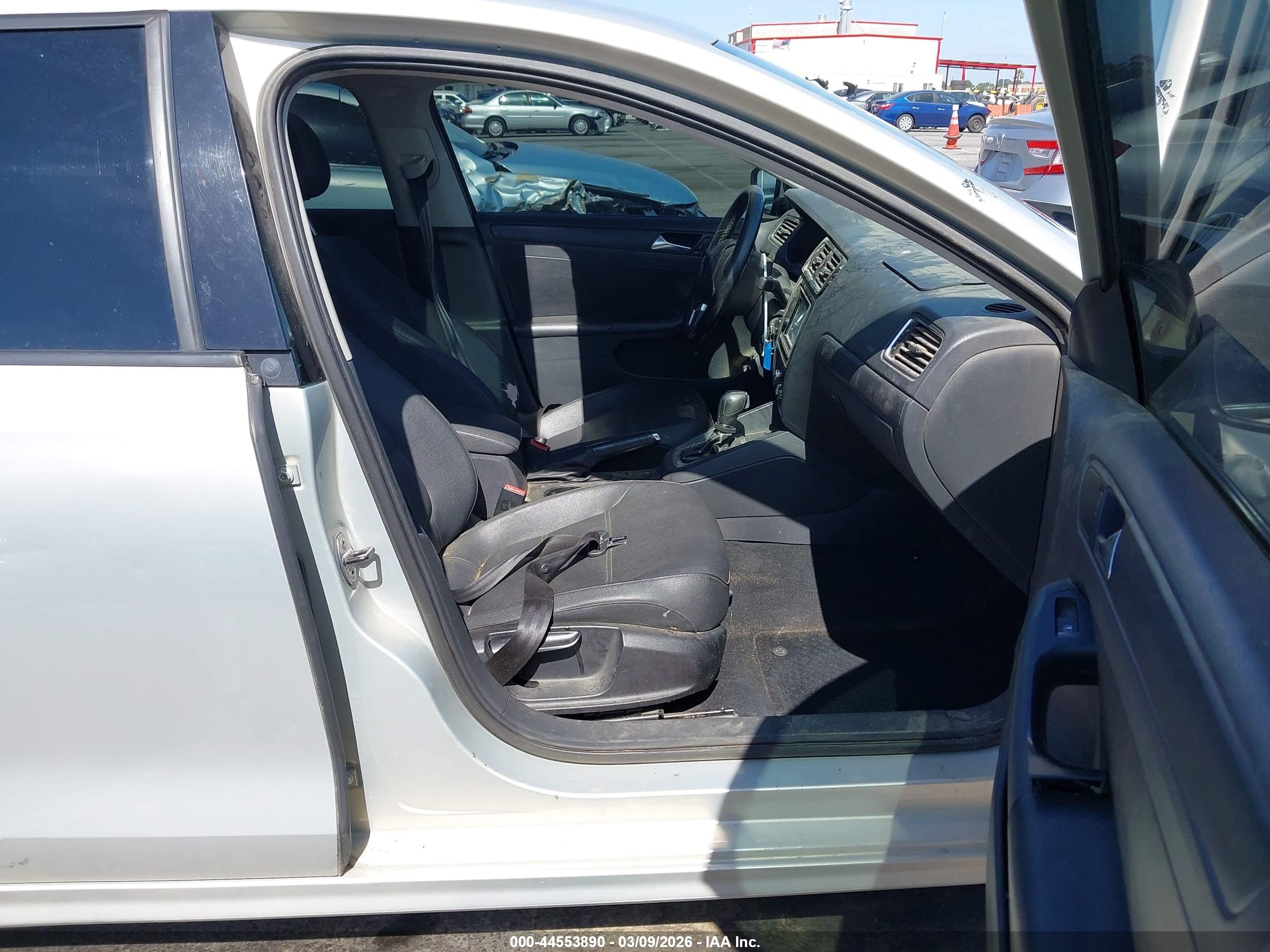 VOLKSWAGEN JETTA image 5