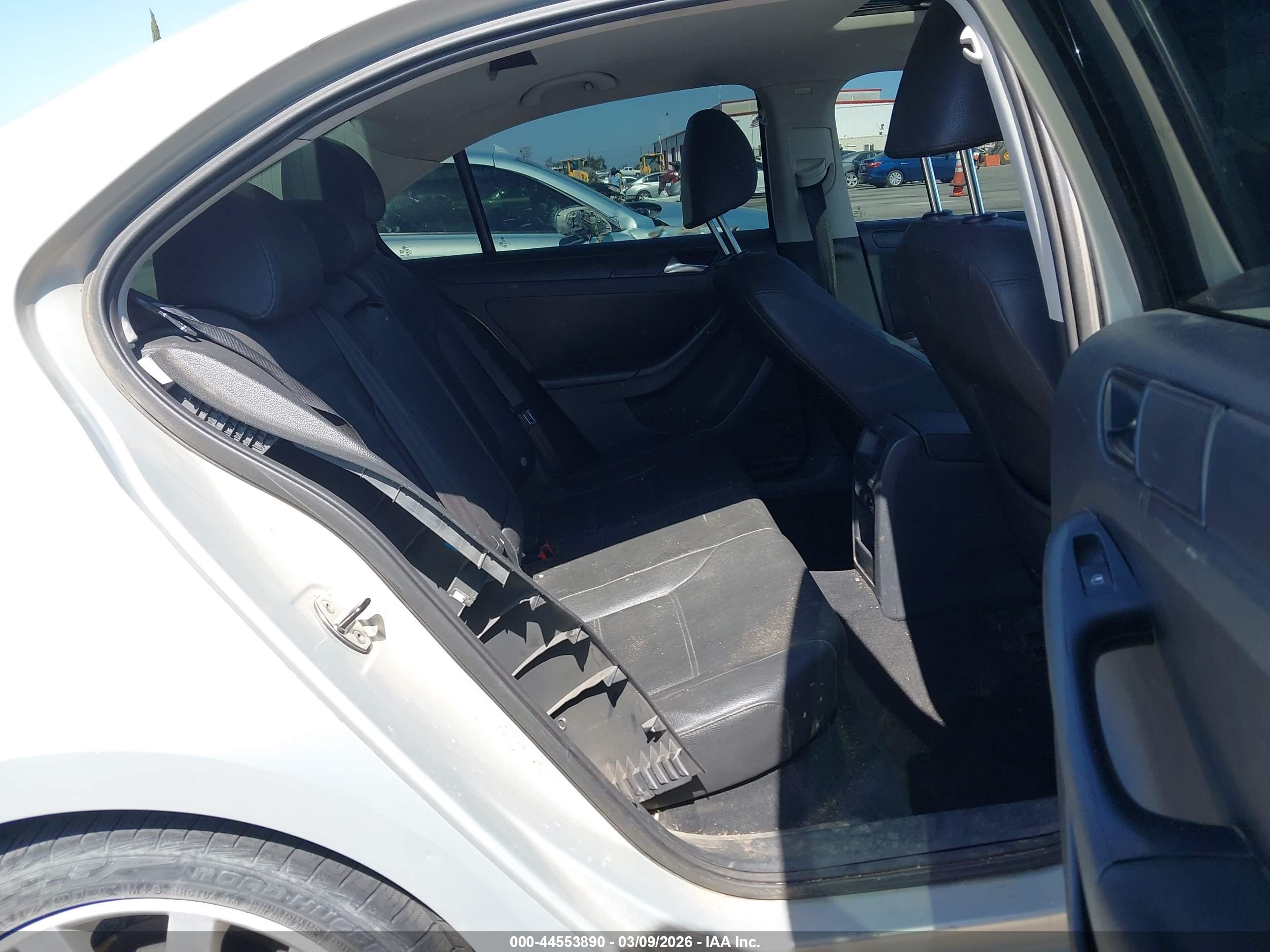 VOLKSWAGEN JETTA image 8