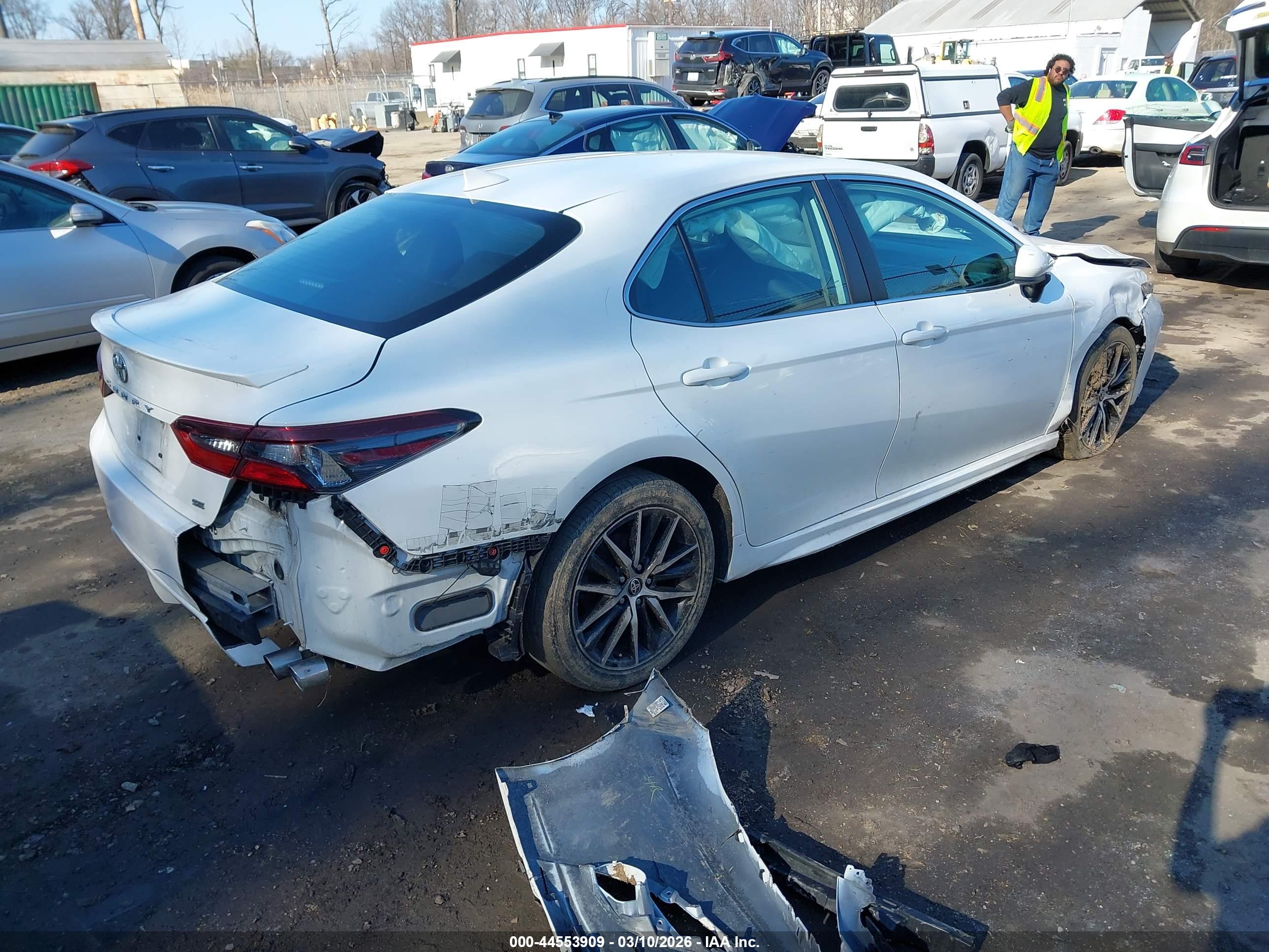 TOYOTA CAMRY image 4