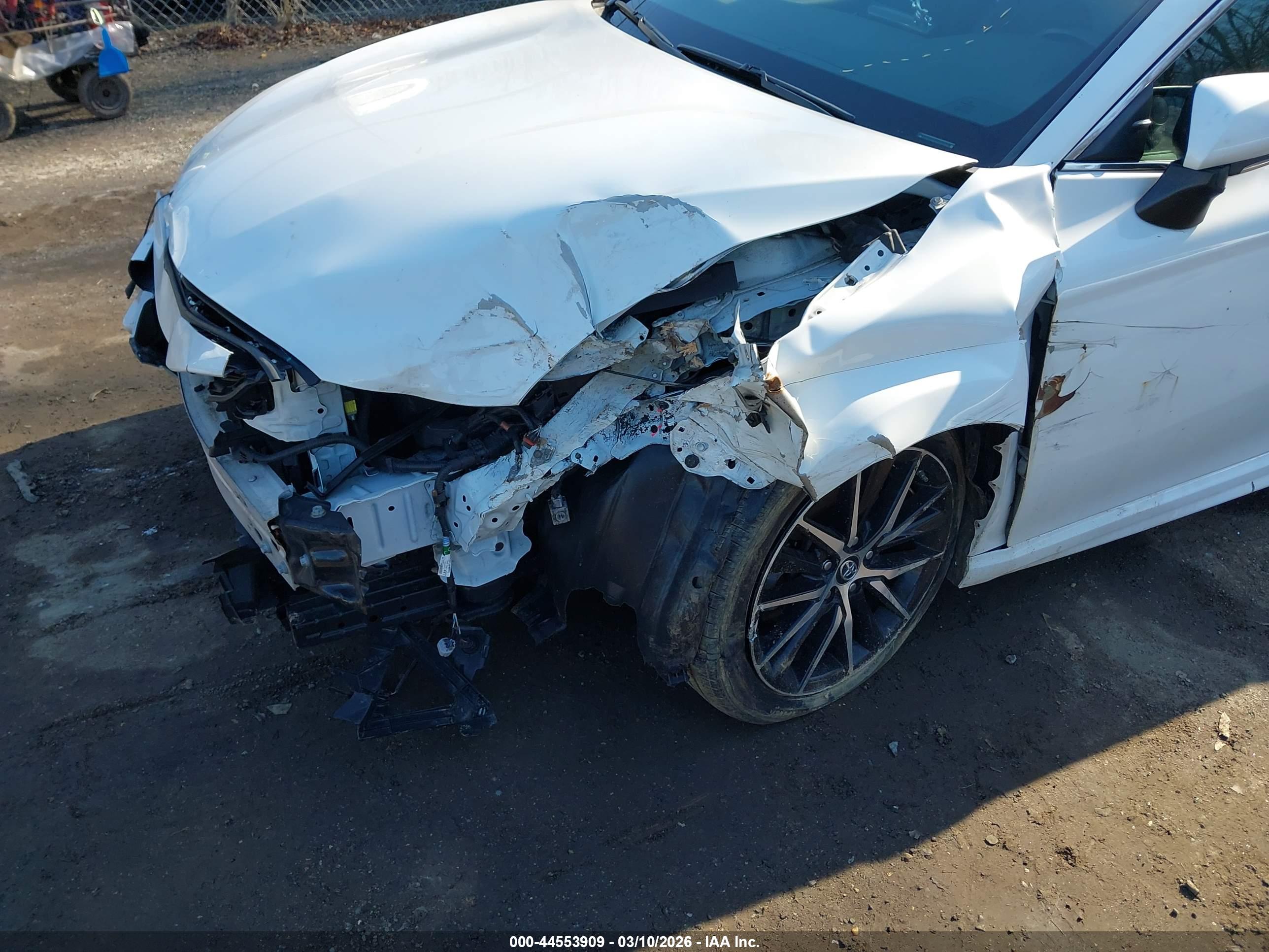 TOYOTA CAMRY image 6