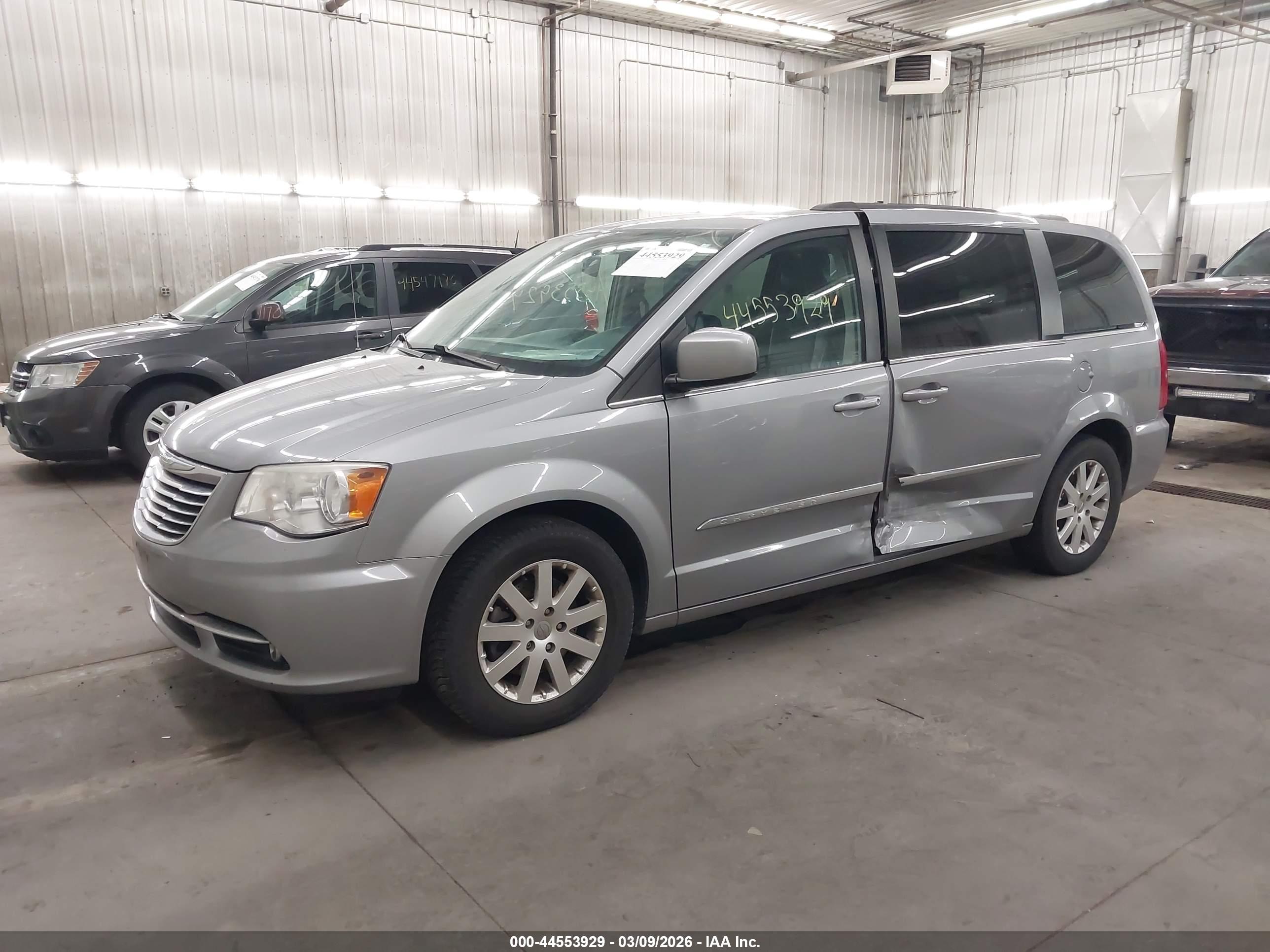 CHRYSLER TOWN image 2