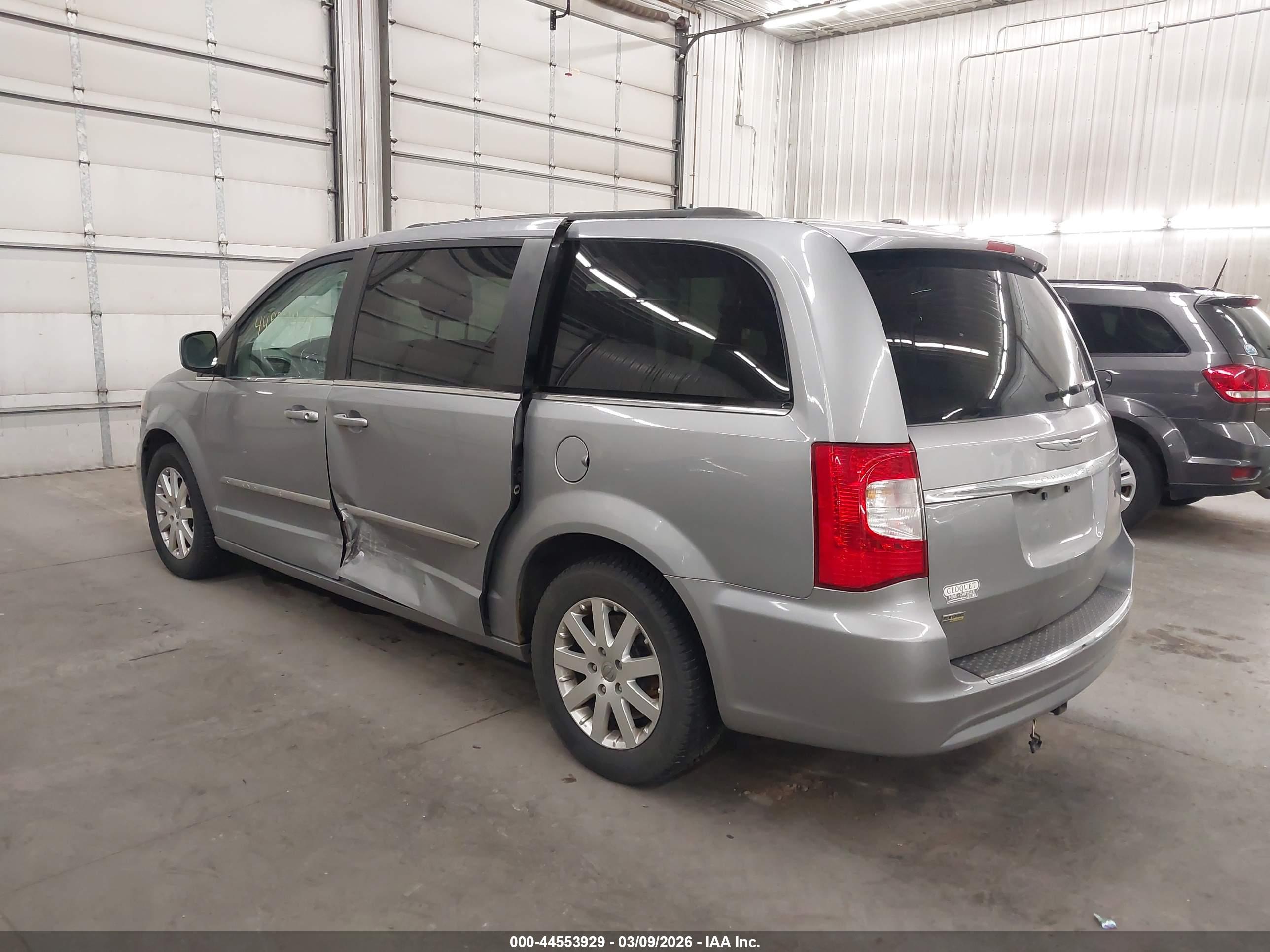 CHRYSLER TOWN image 3