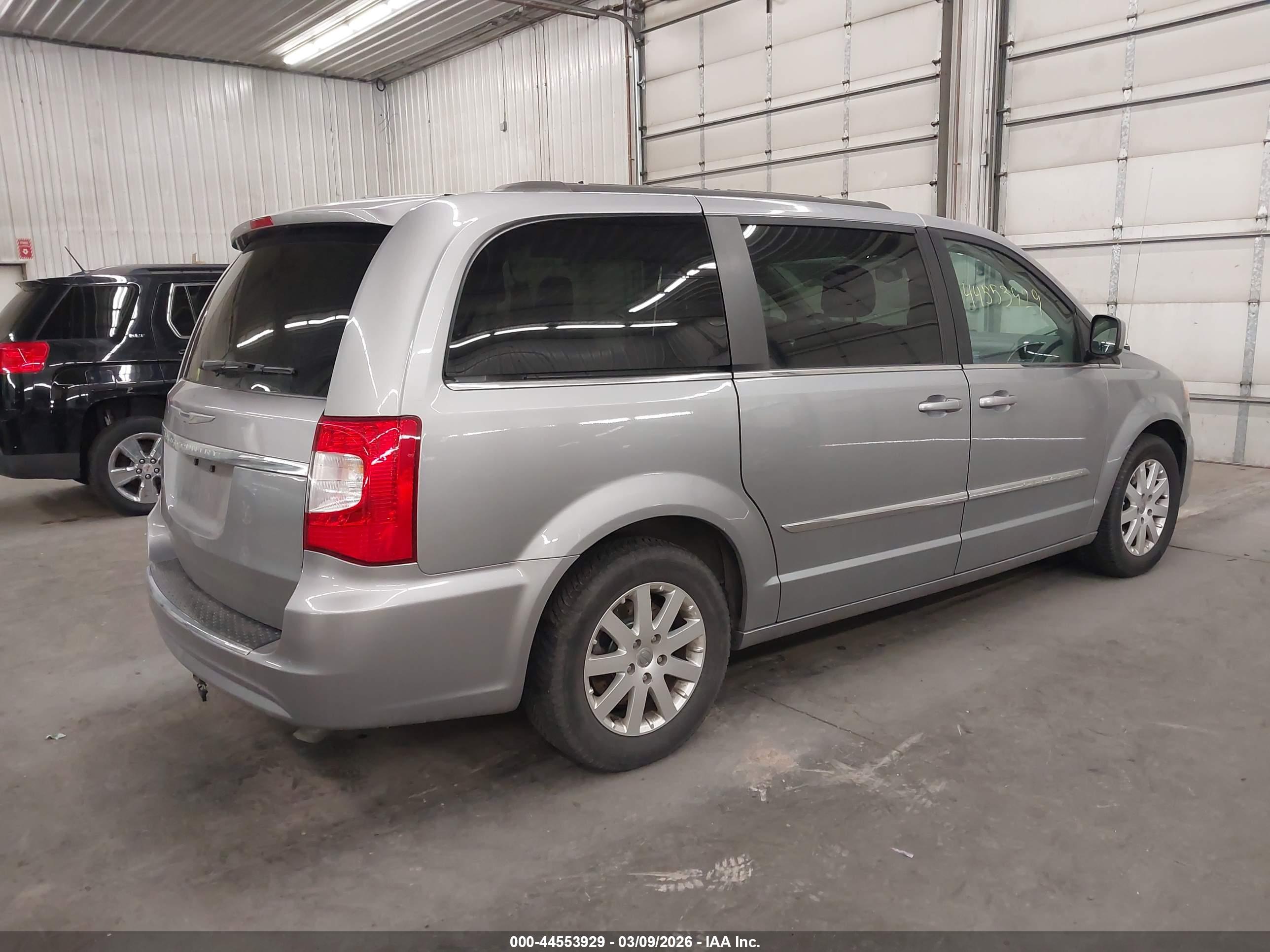 CHRYSLER TOWN image 4
