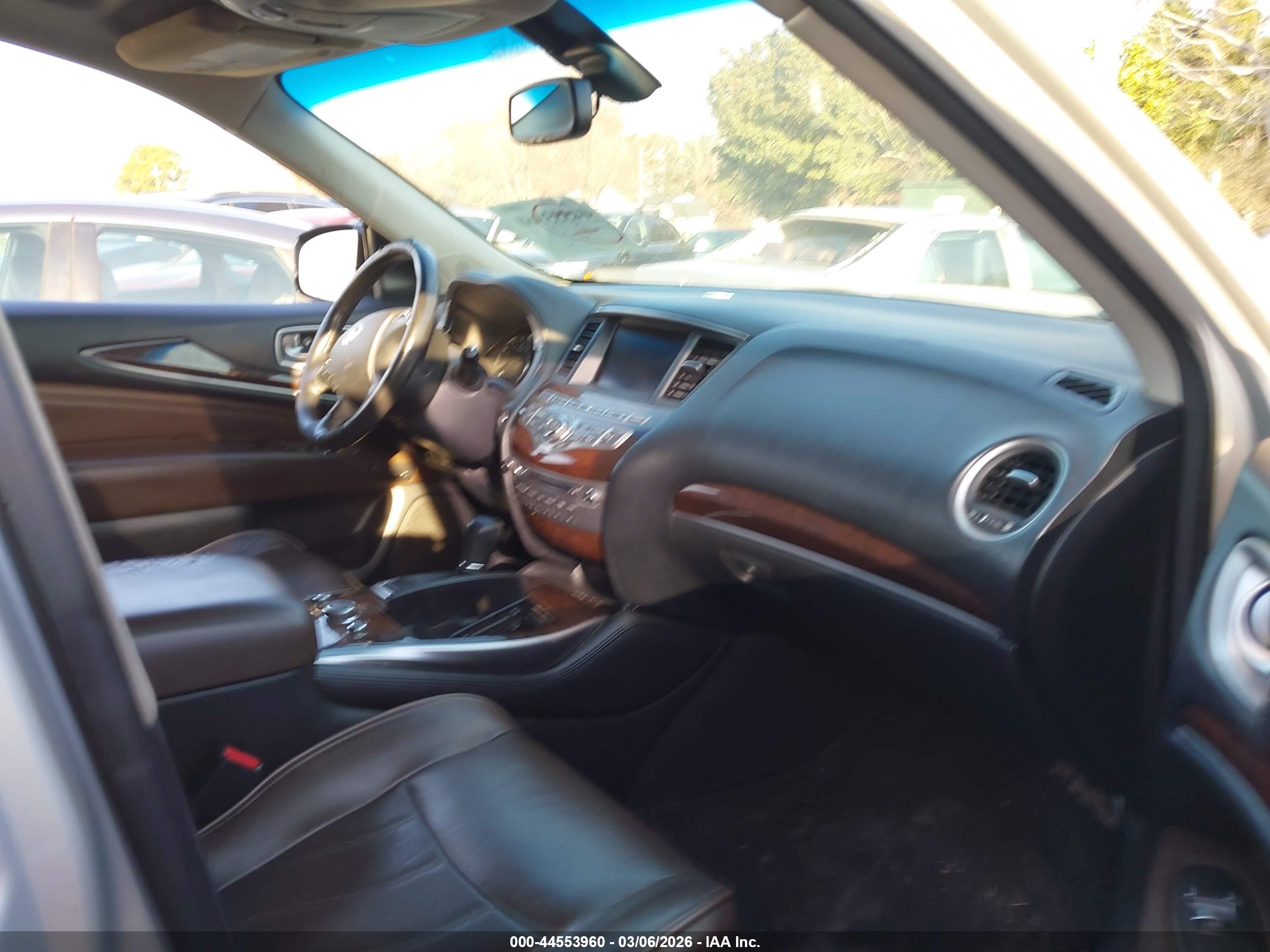 INFINITI JX35 image 5