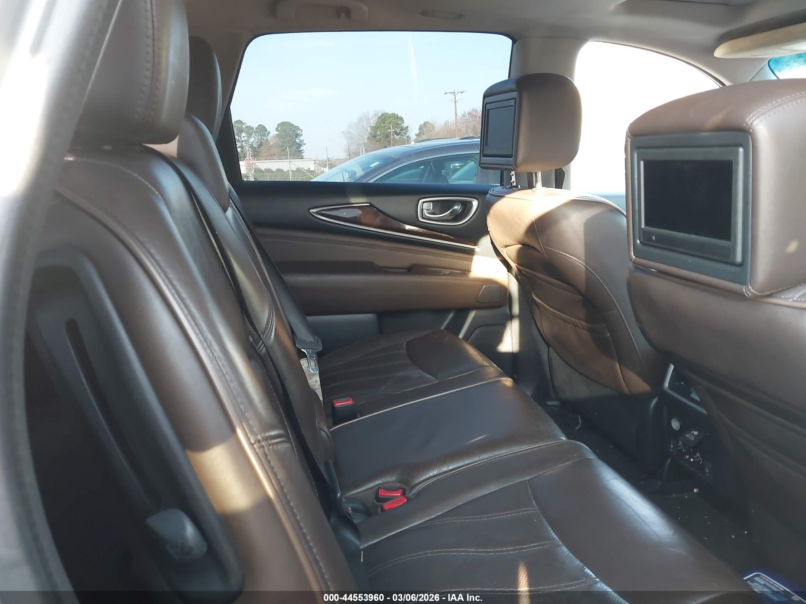 INFINITI JX35 image 8