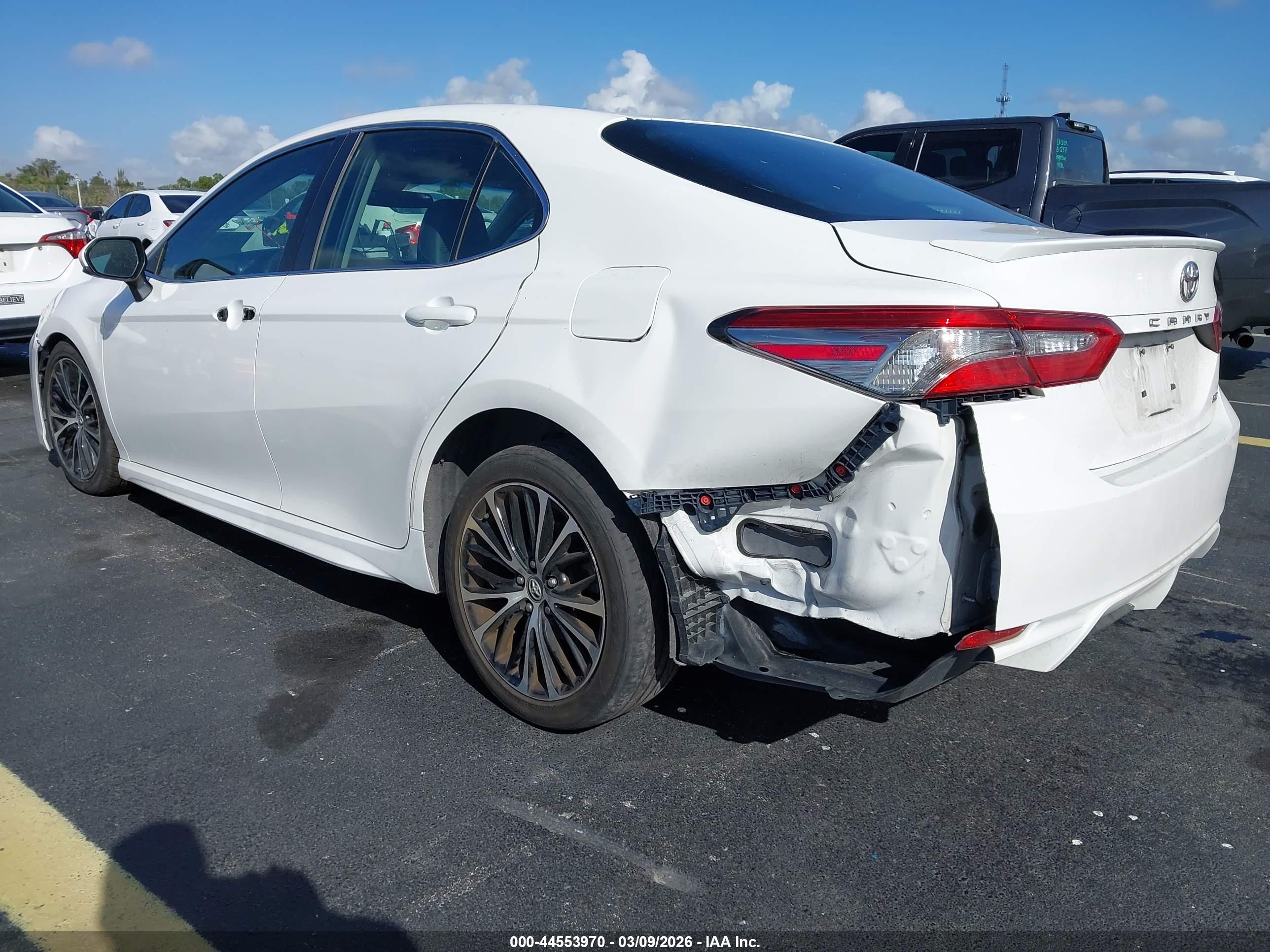 TOYOTA CAMRY image 3