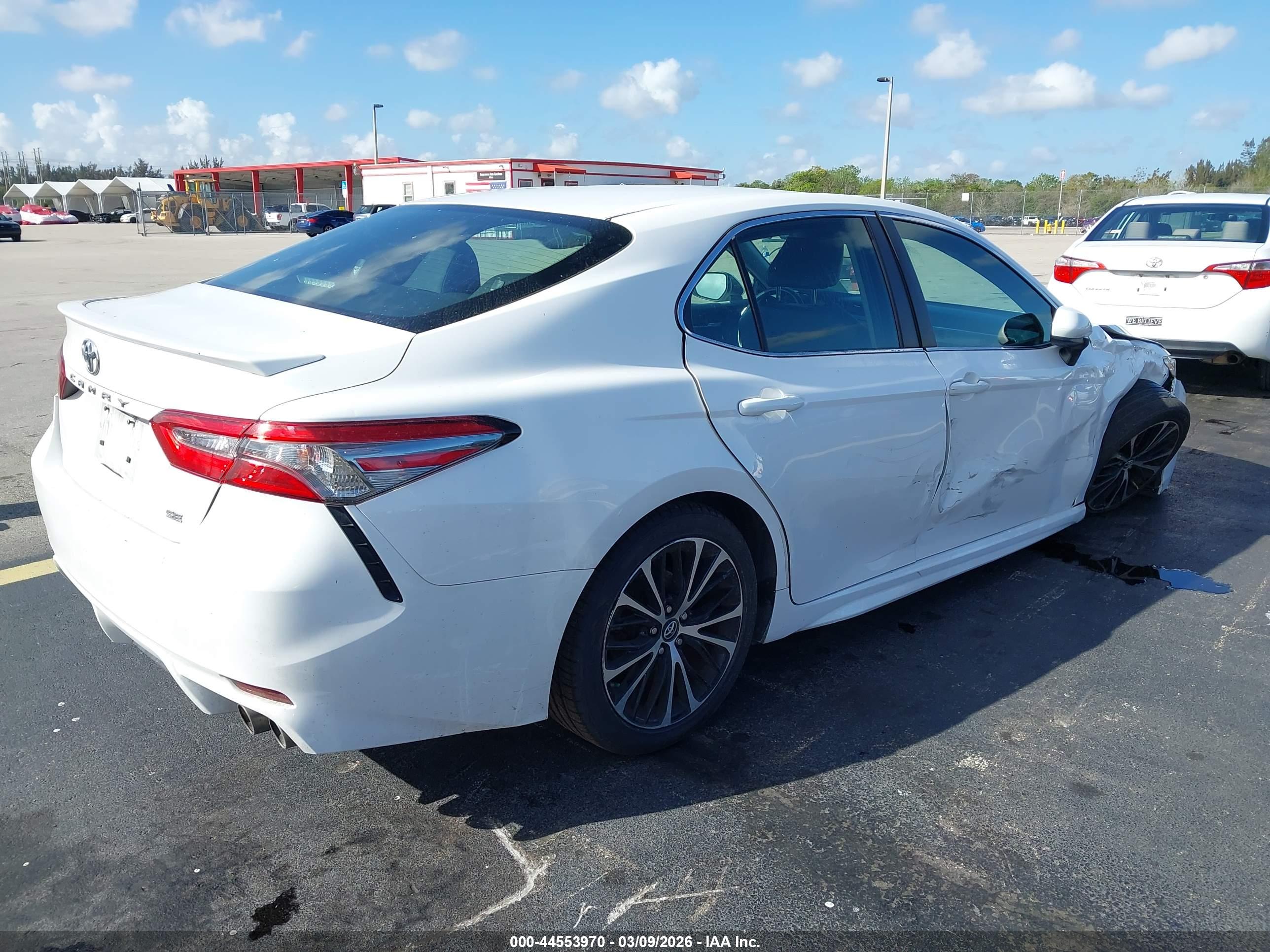 TOYOTA CAMRY image 4
