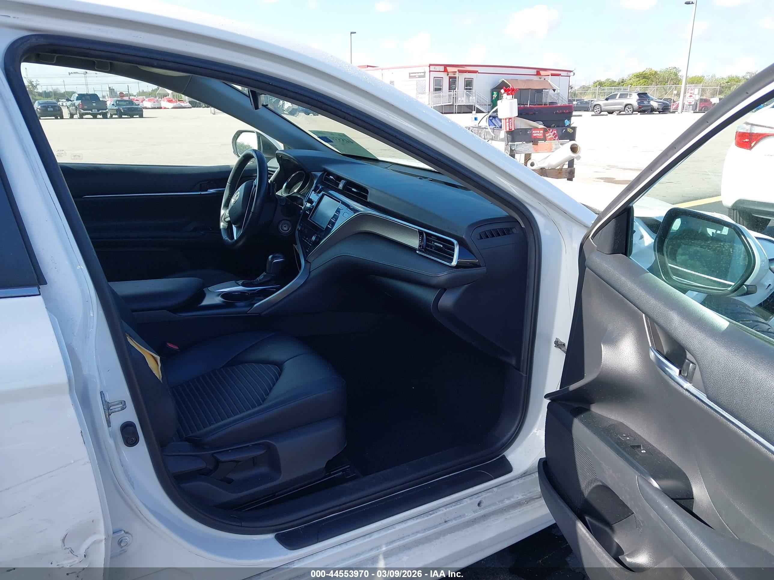TOYOTA CAMRY image 5