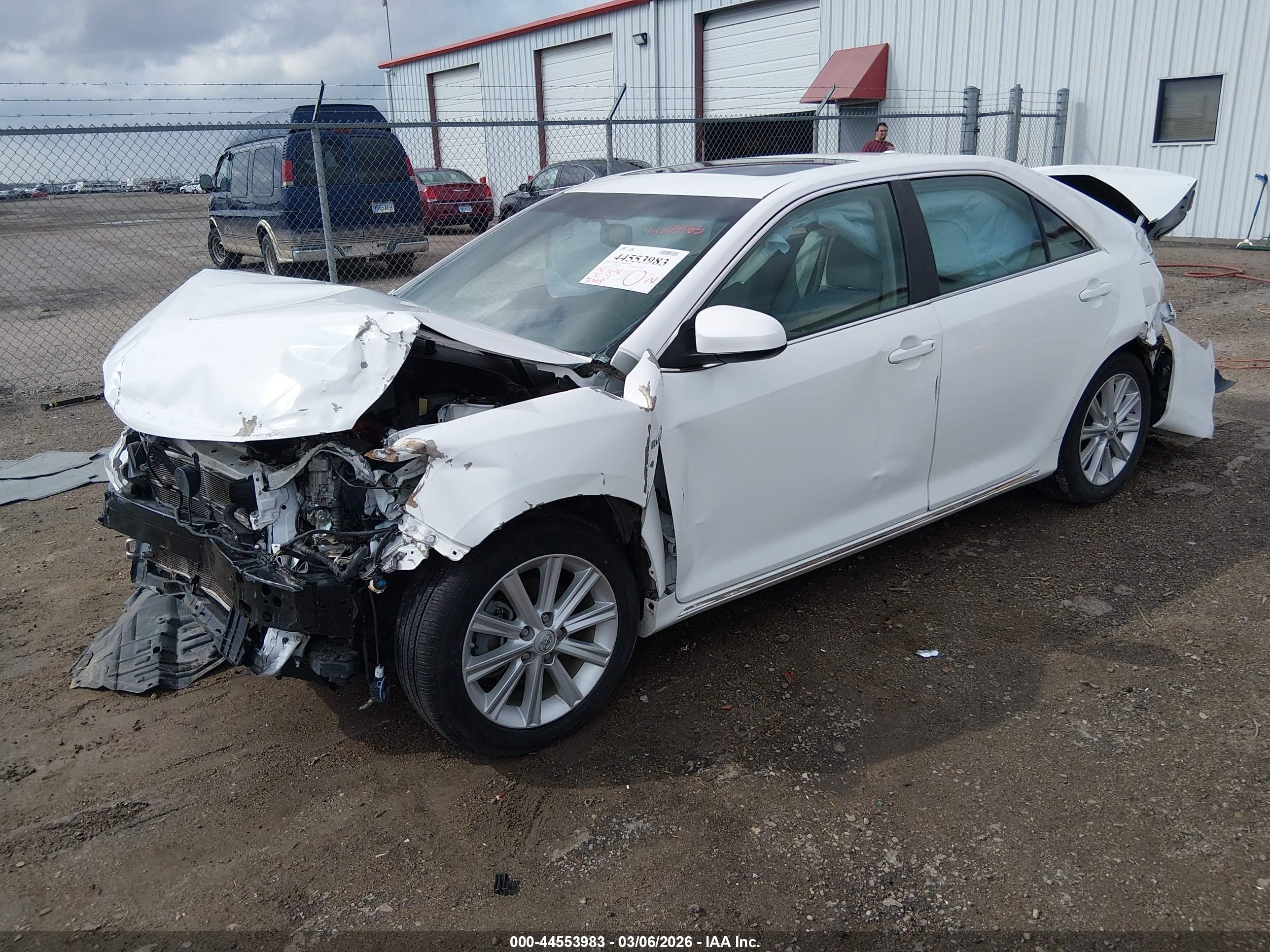 TOYOTA CAMRY image 2