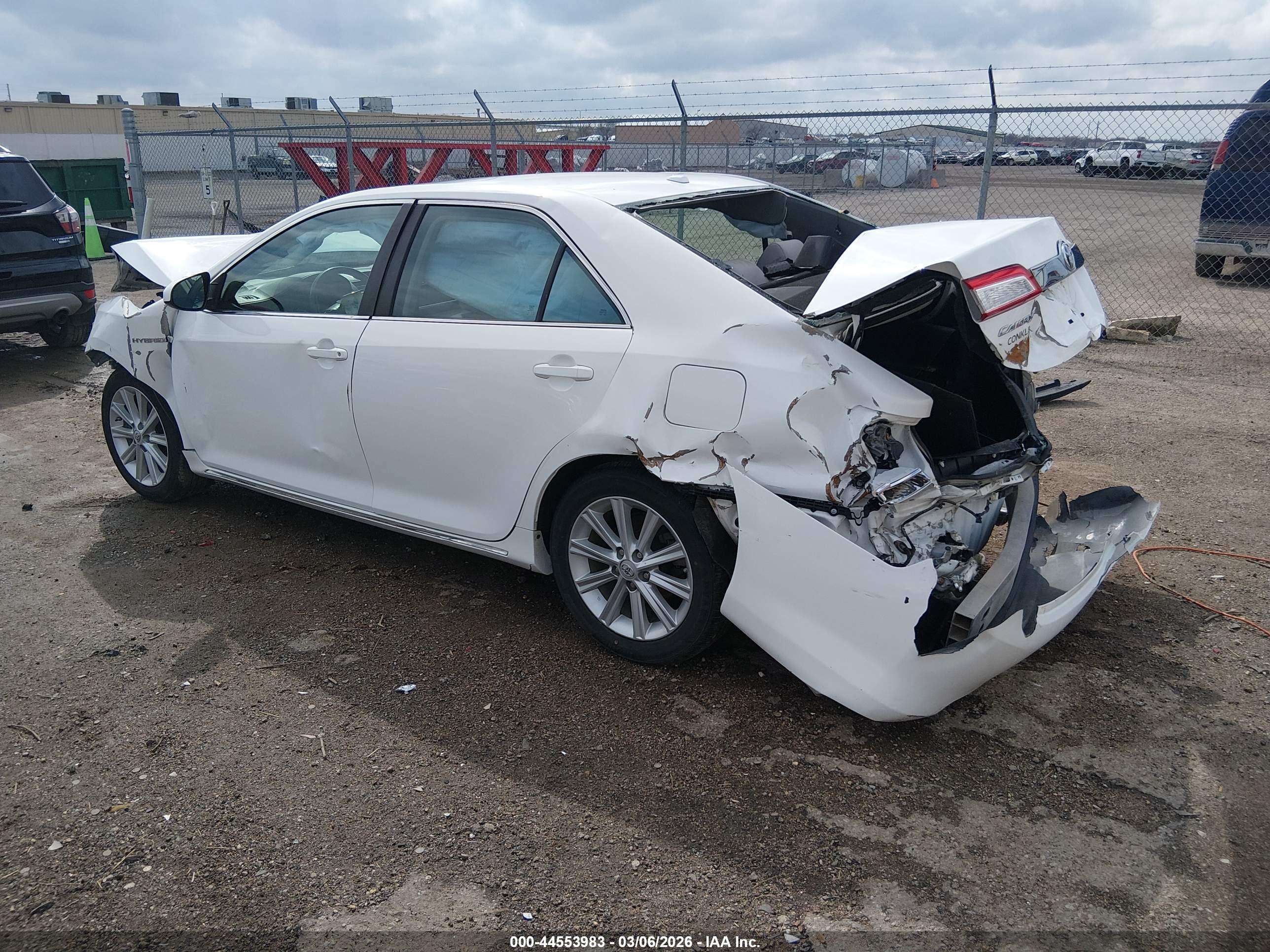TOYOTA CAMRY image 3