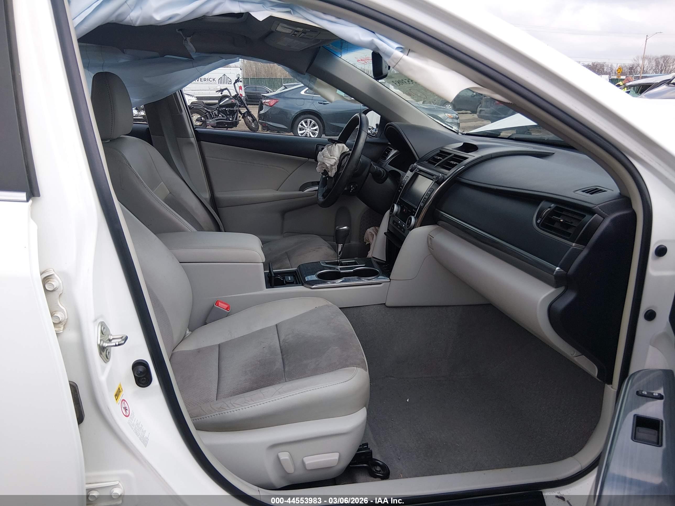 TOYOTA CAMRY image 5