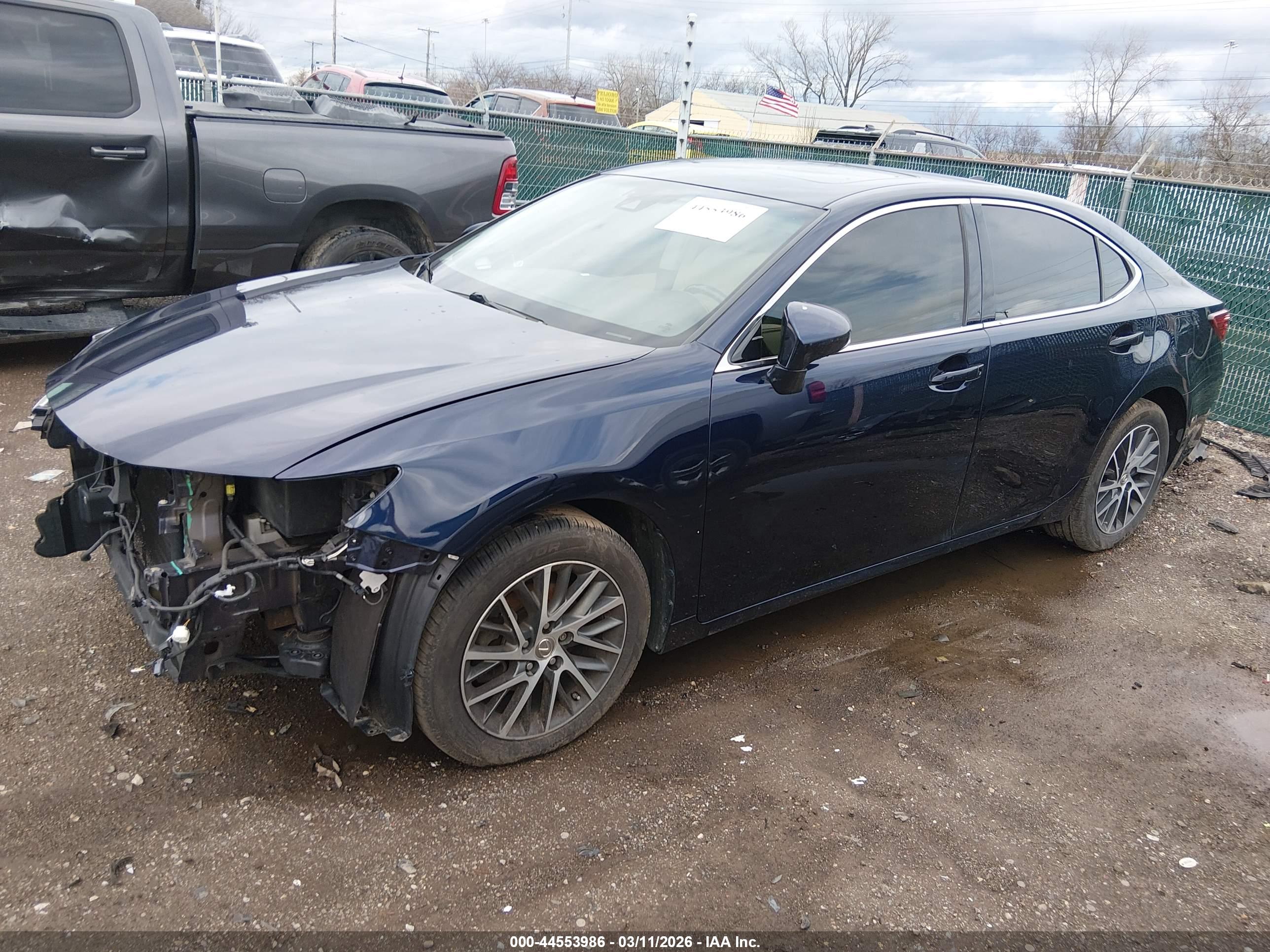 LEXUS ES image 2