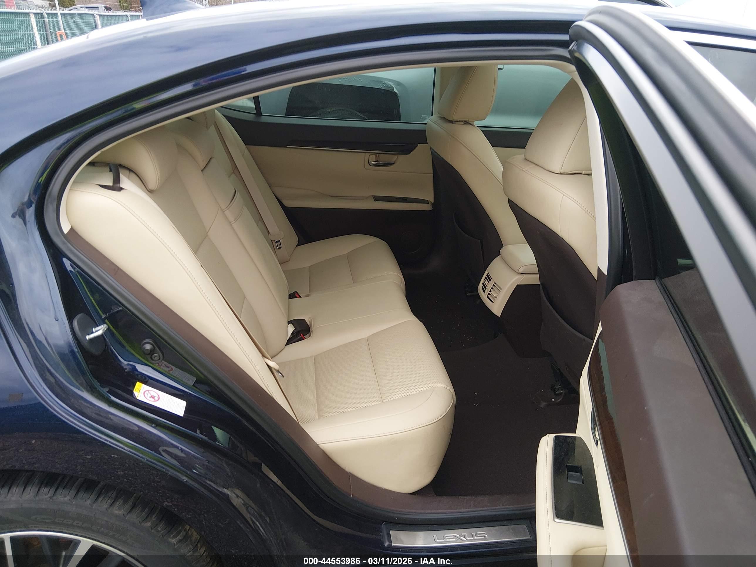 LEXUS ES image 8