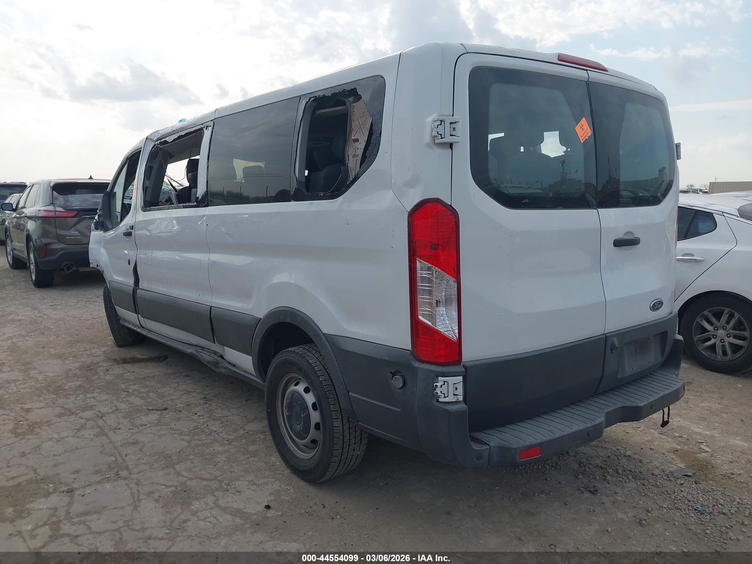 FORD TRANSIT-350 image 3