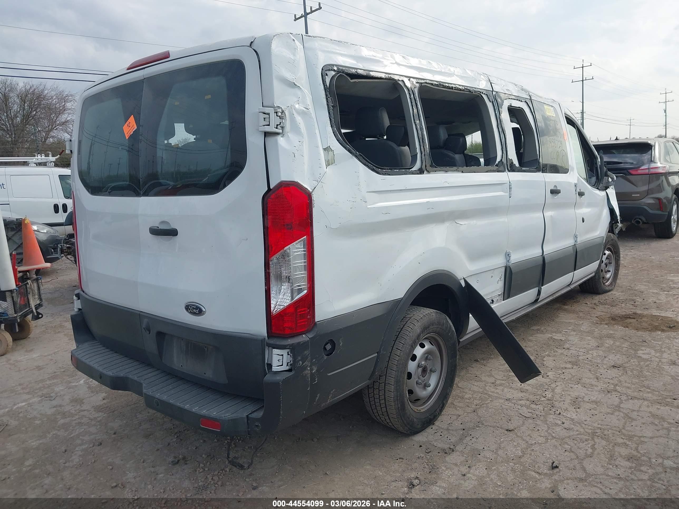 FORD TRANSIT-350 image 4