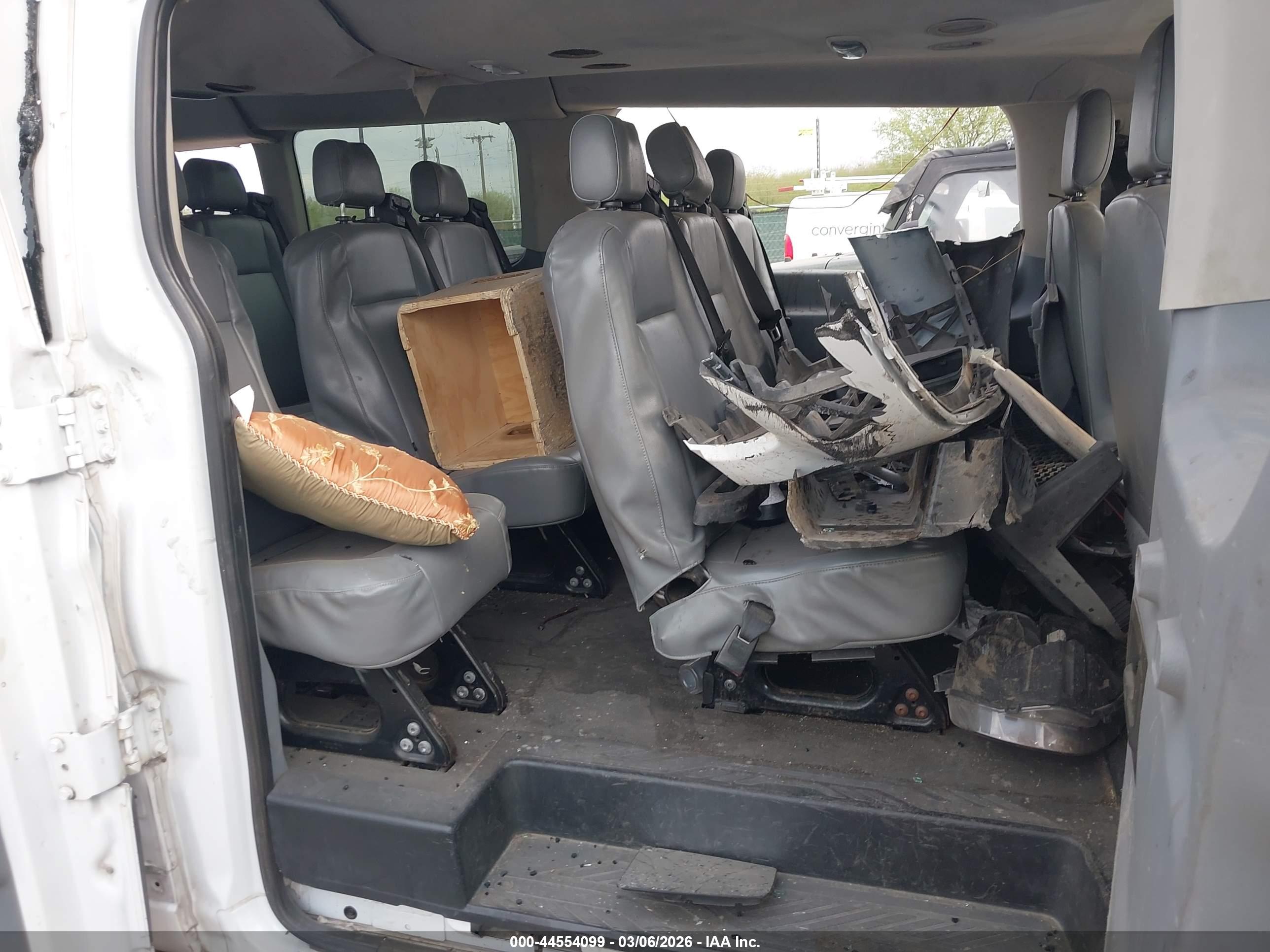 FORD TRANSIT-350 image 8