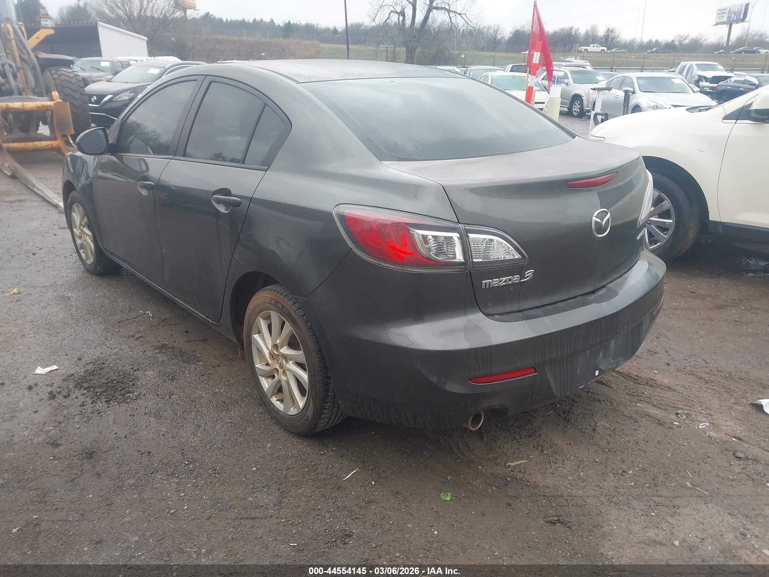 MAZDA MAZDA3 image 3