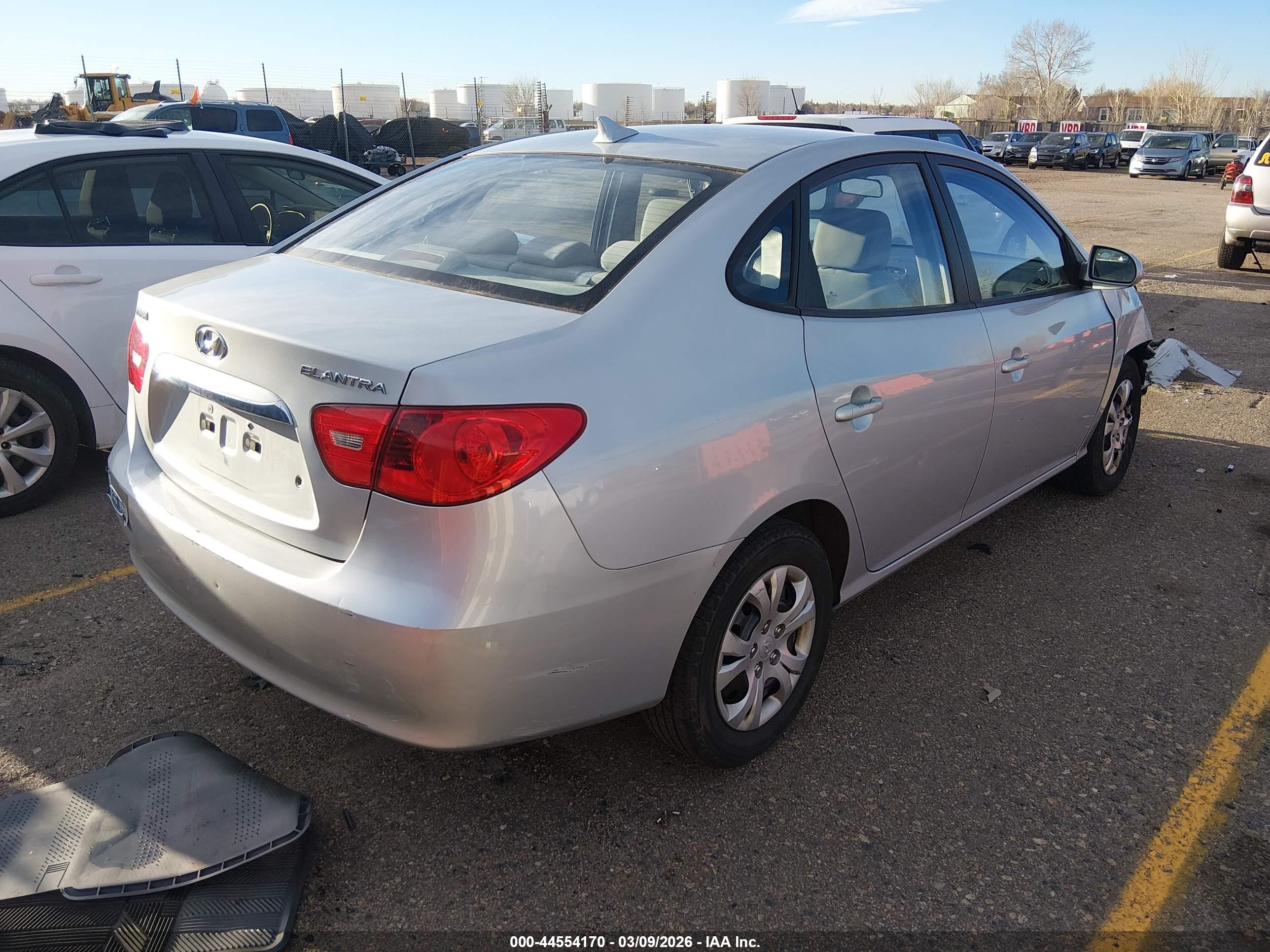 HYUNDAI ELANTRA image 4