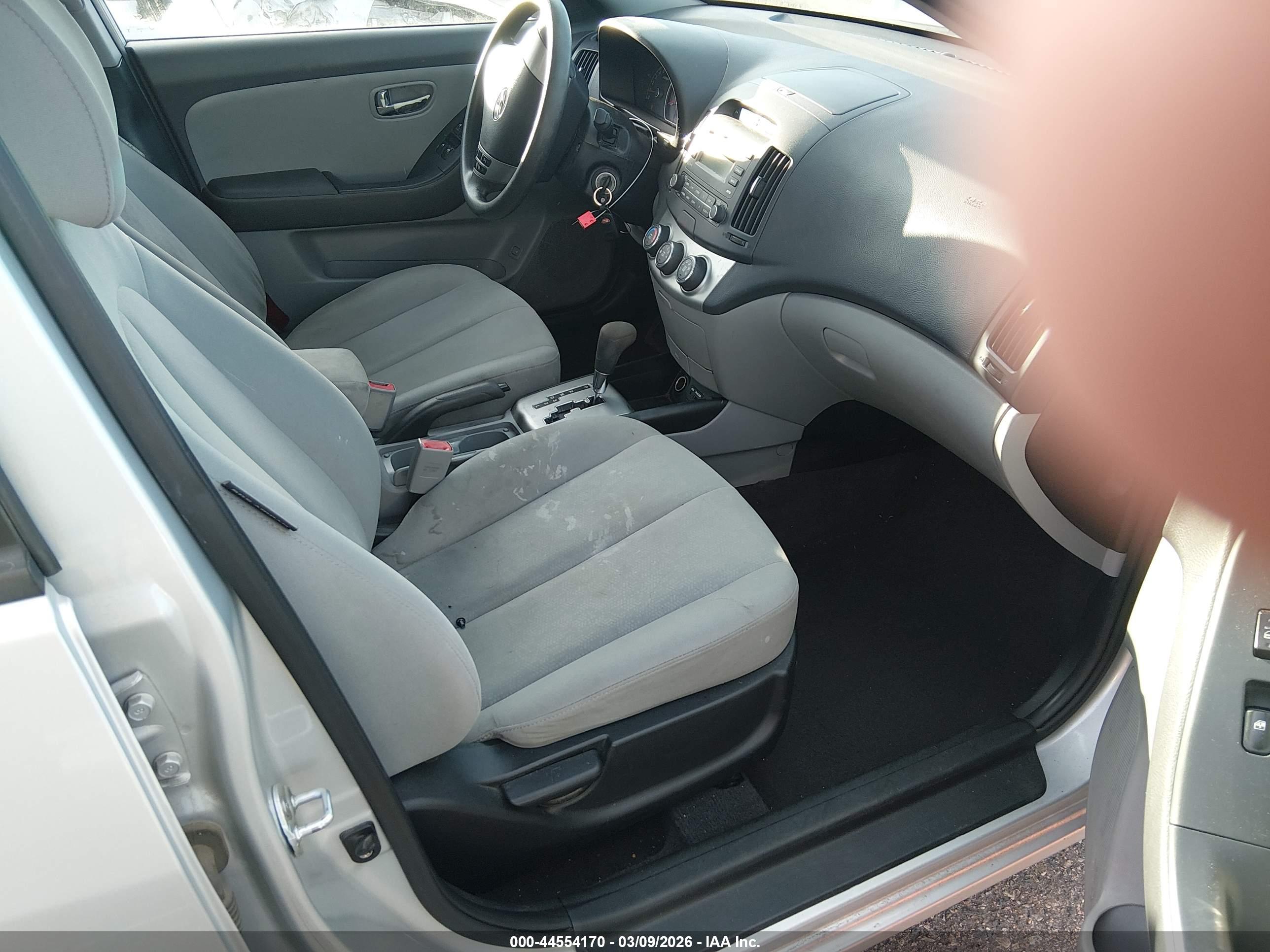 HYUNDAI ELANTRA image 5