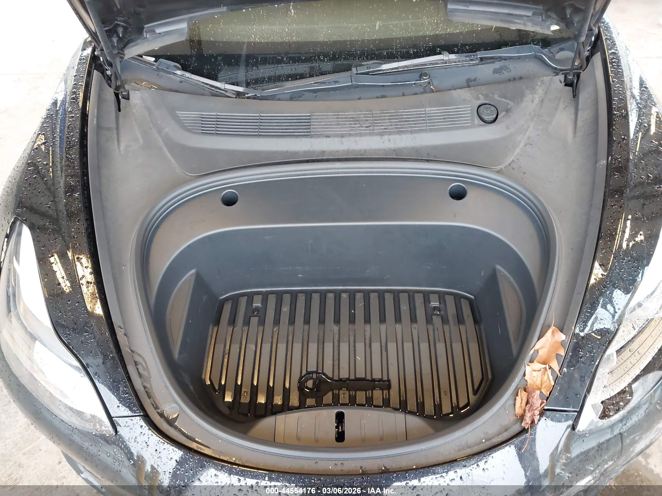 TESLA MODEL image 10