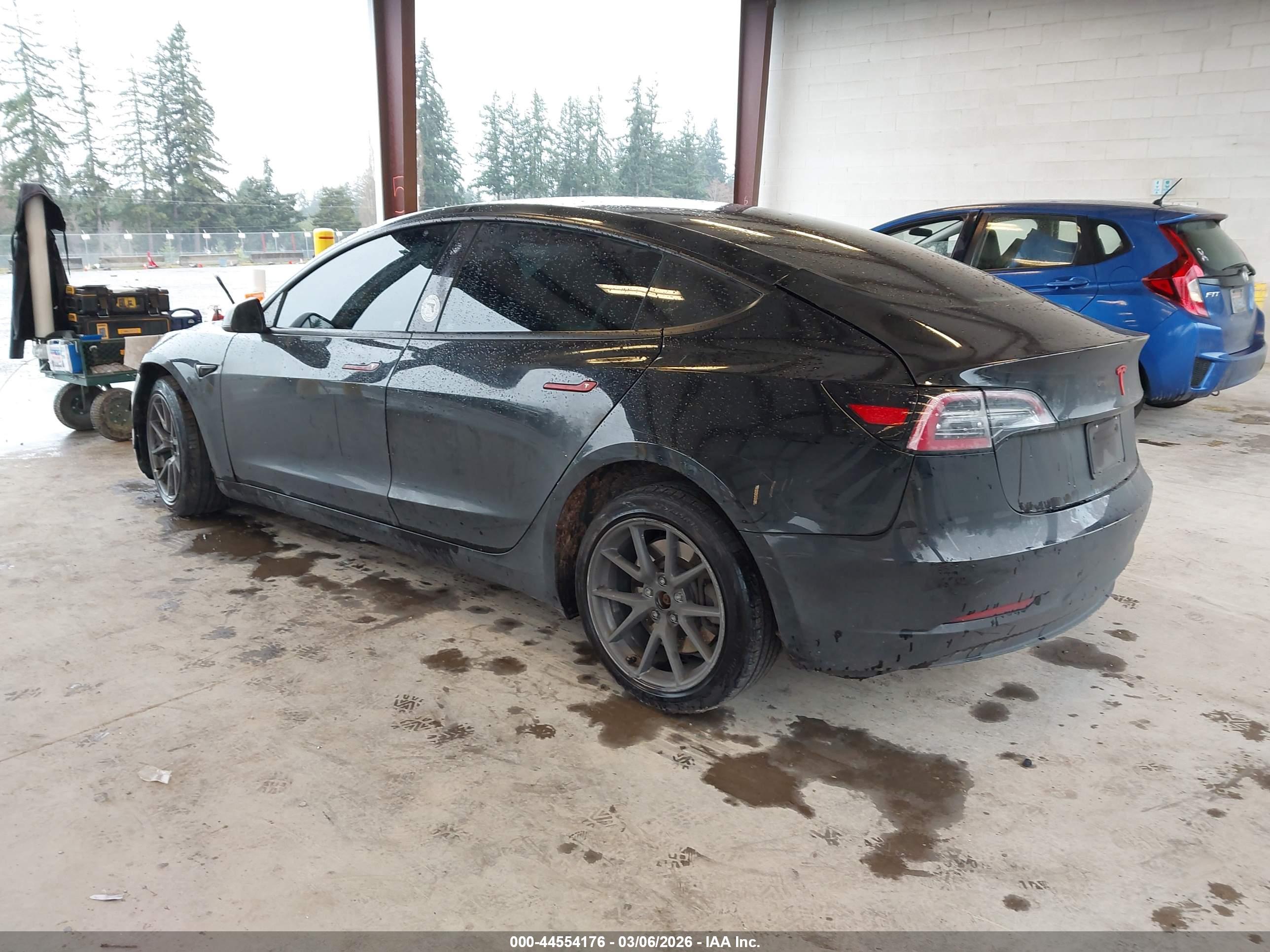 TESLA MODEL image 3