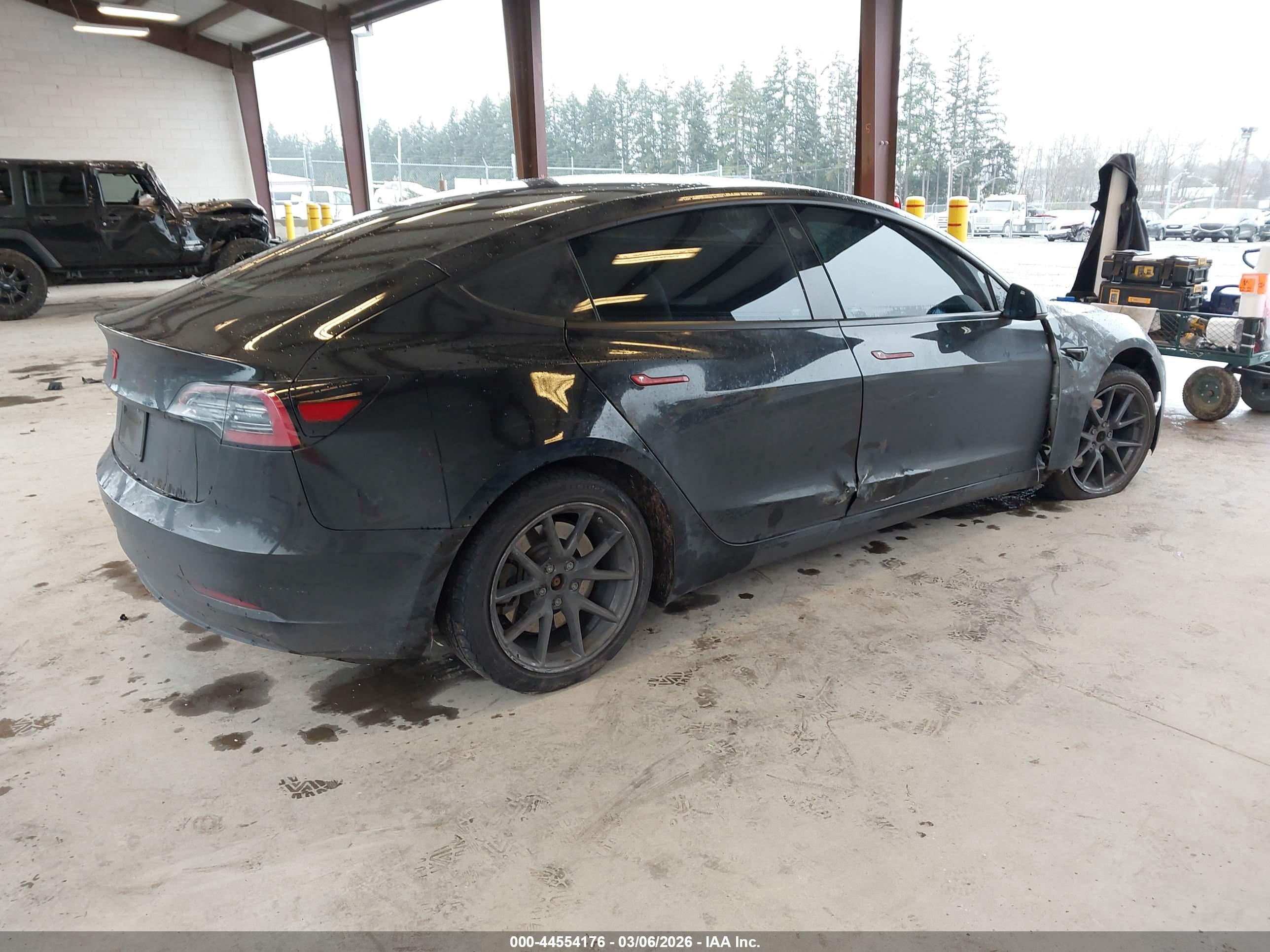 TESLA MODEL image 4