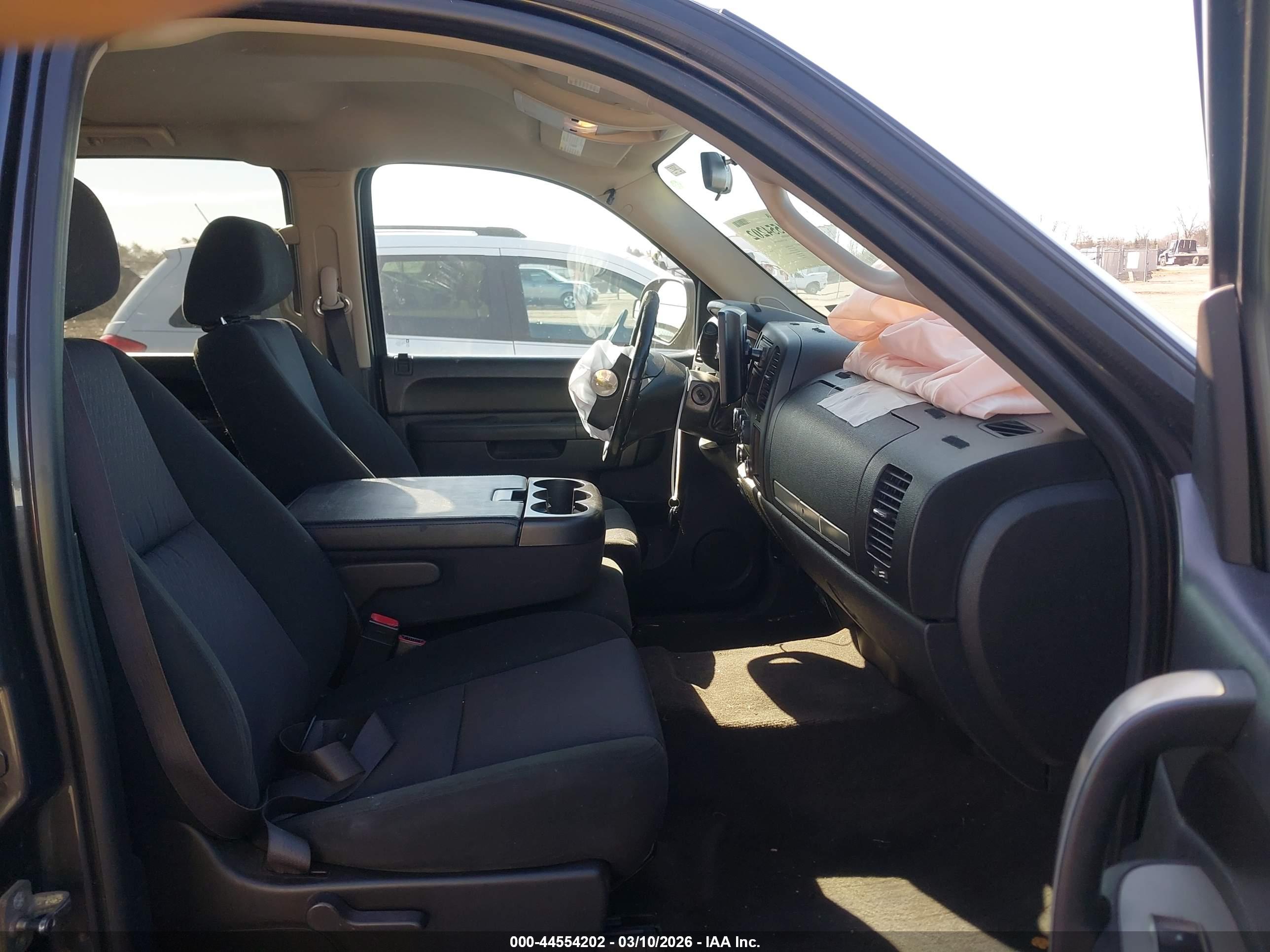 CHEVROLET SILVERADO image 5