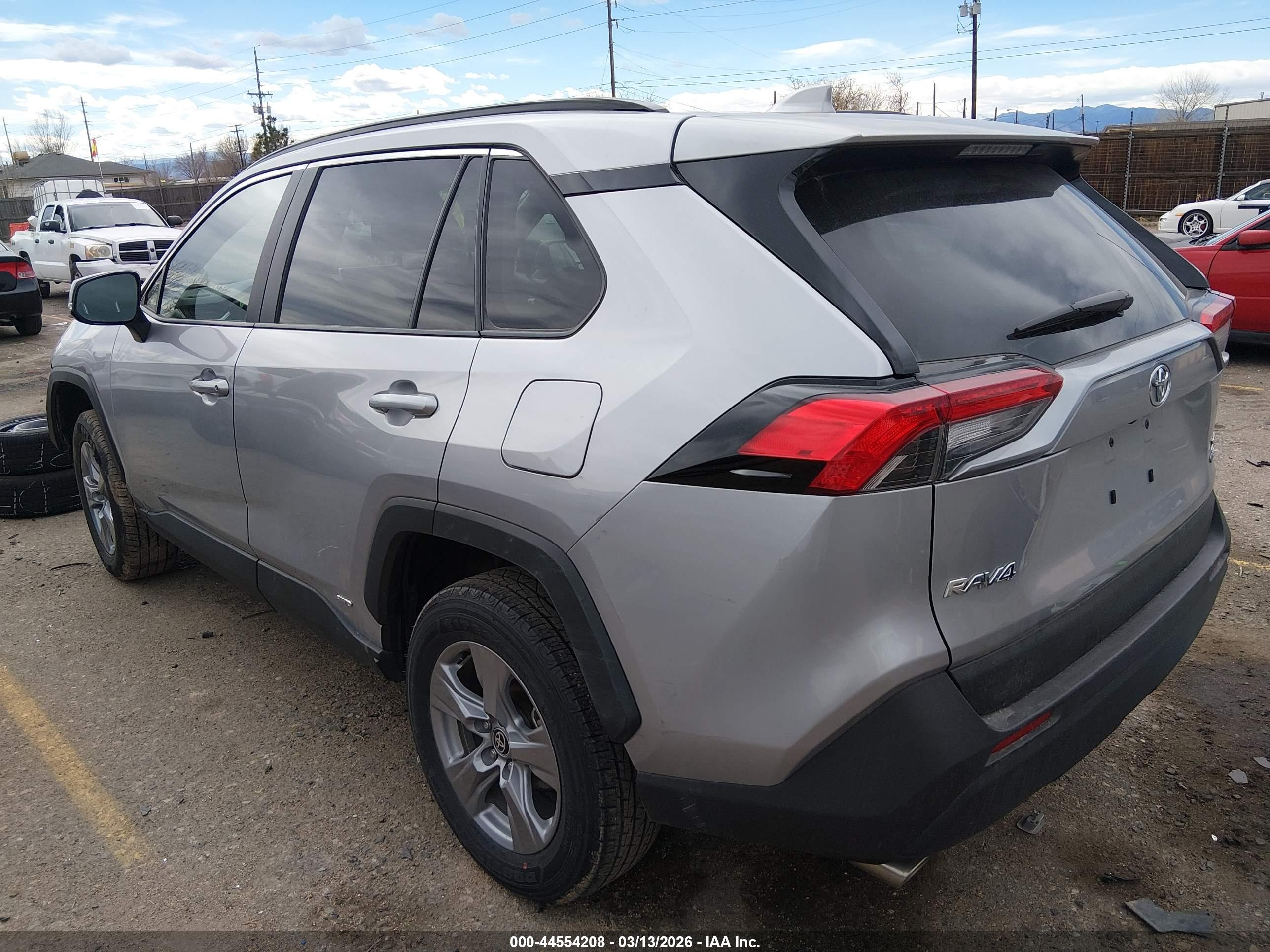 TOYOTA RAV4 image 3