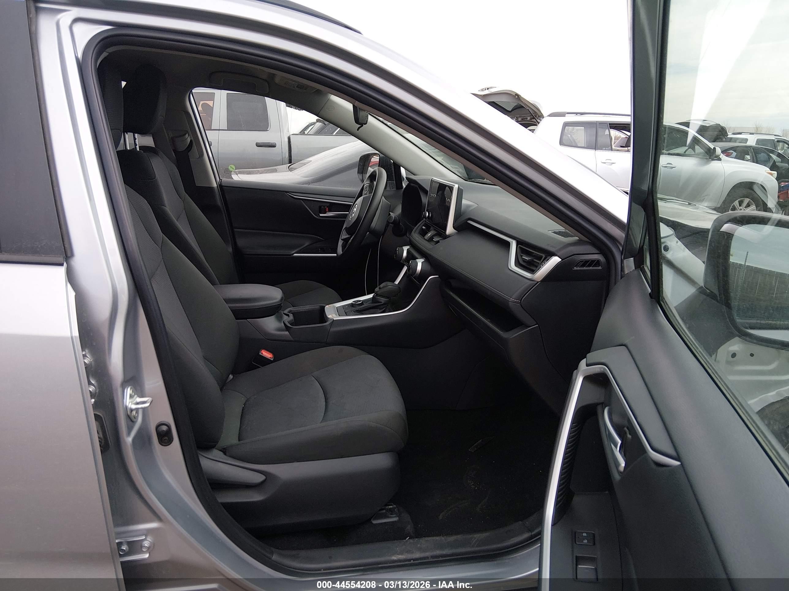 TOYOTA RAV4 image 5