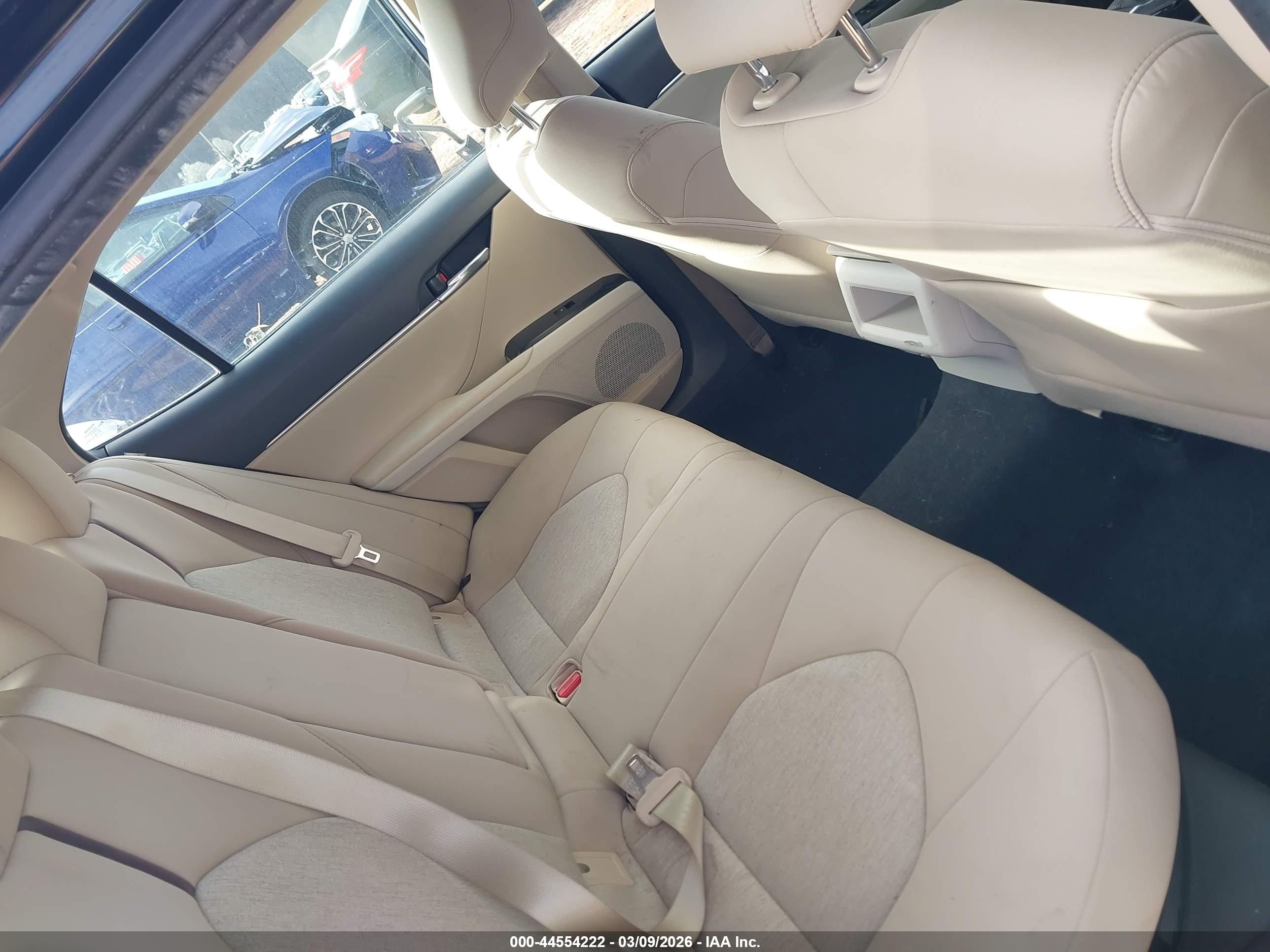 TOYOTA CAMRY image 8