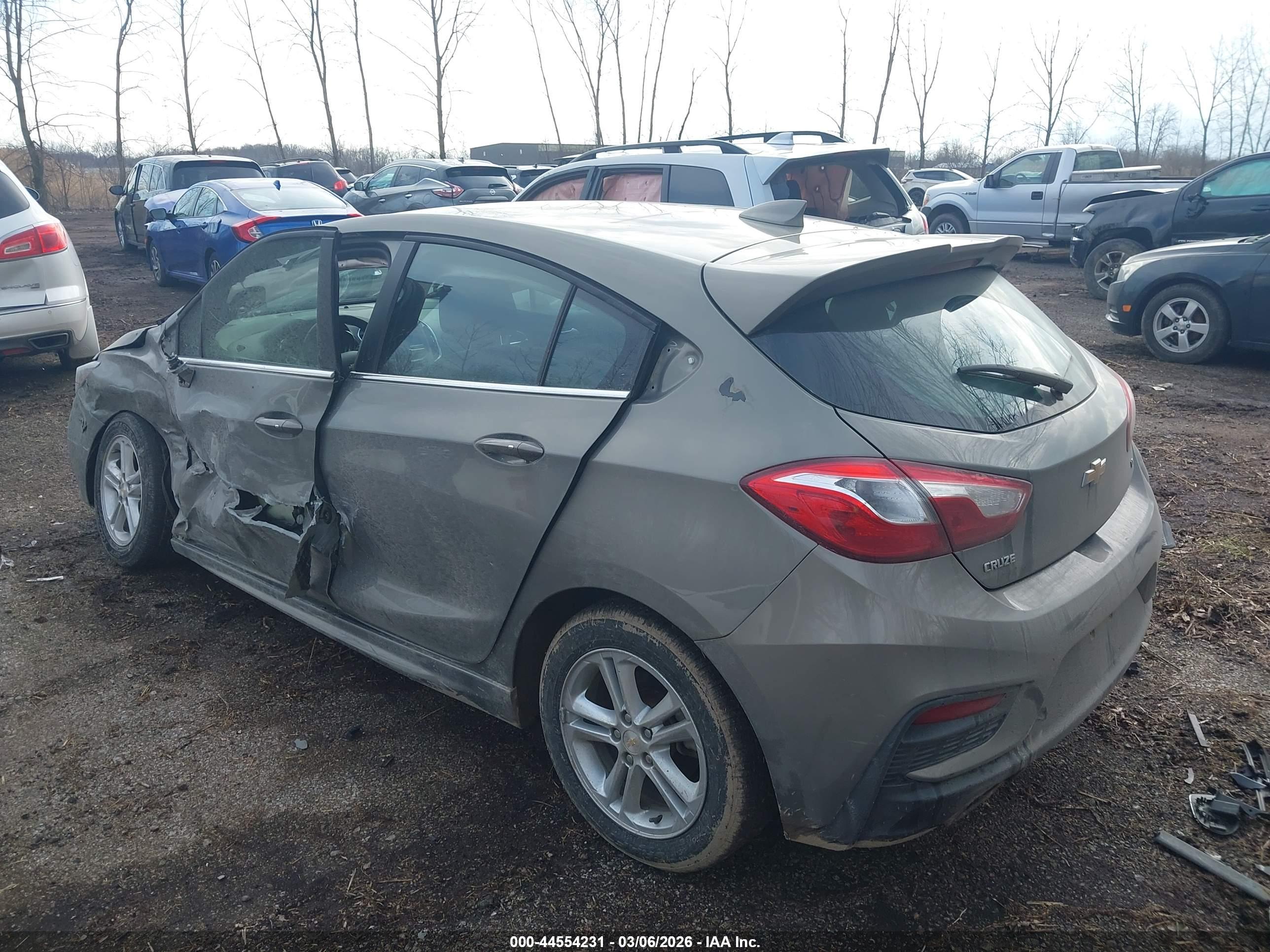 CHEVROLET CRUZE image 3