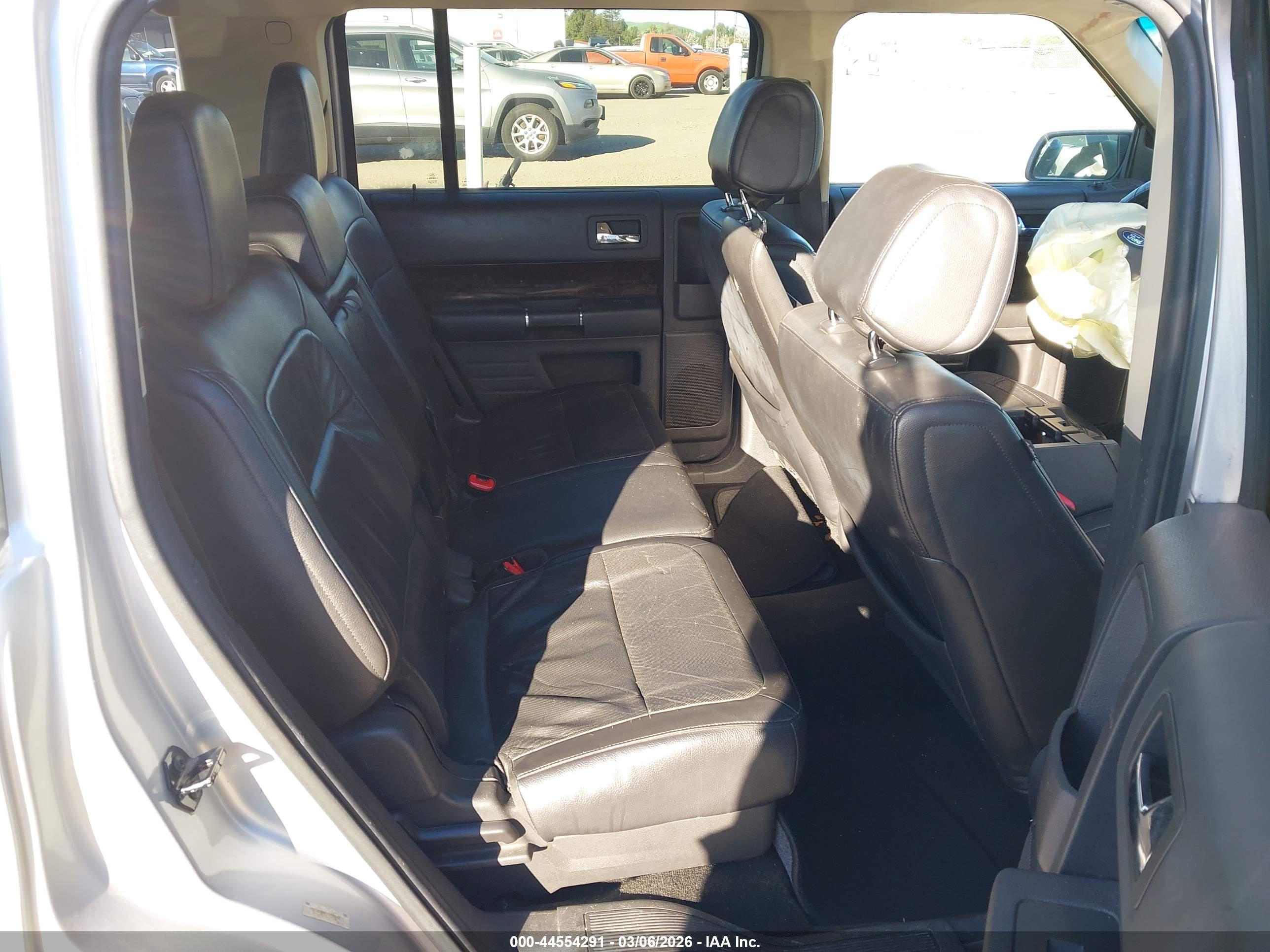 FORD FLEX image 8