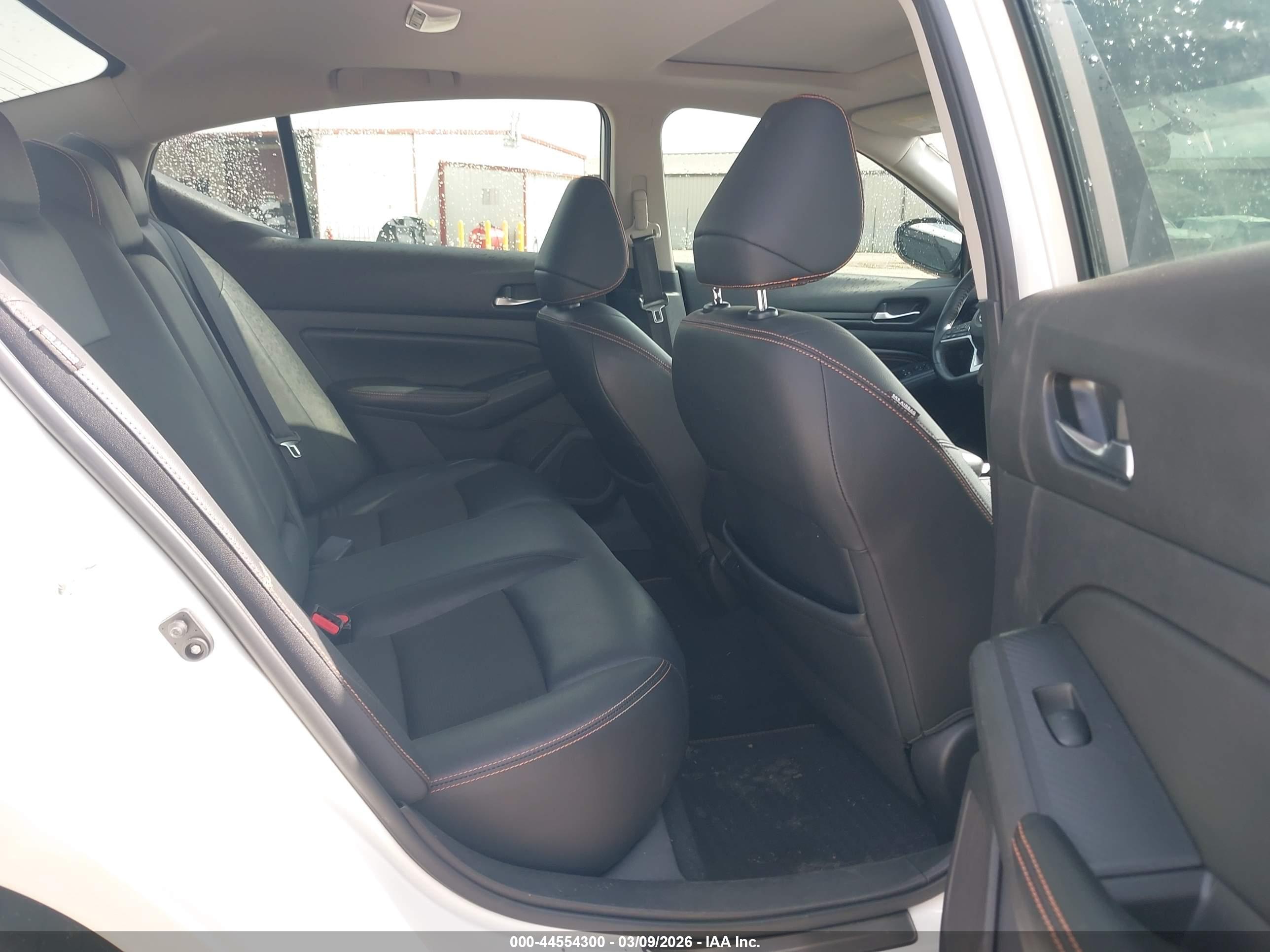 NISSAN ALTIMA image 8