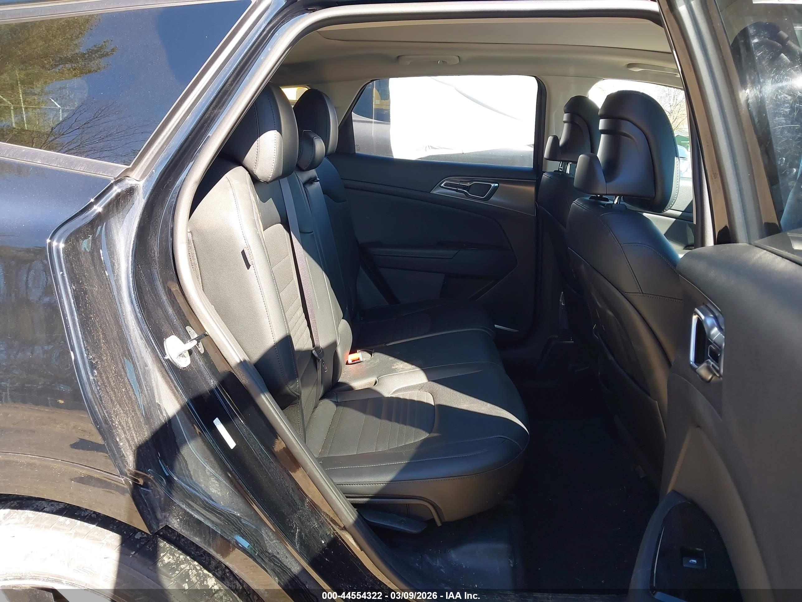 KIA SPORTAGE image 8