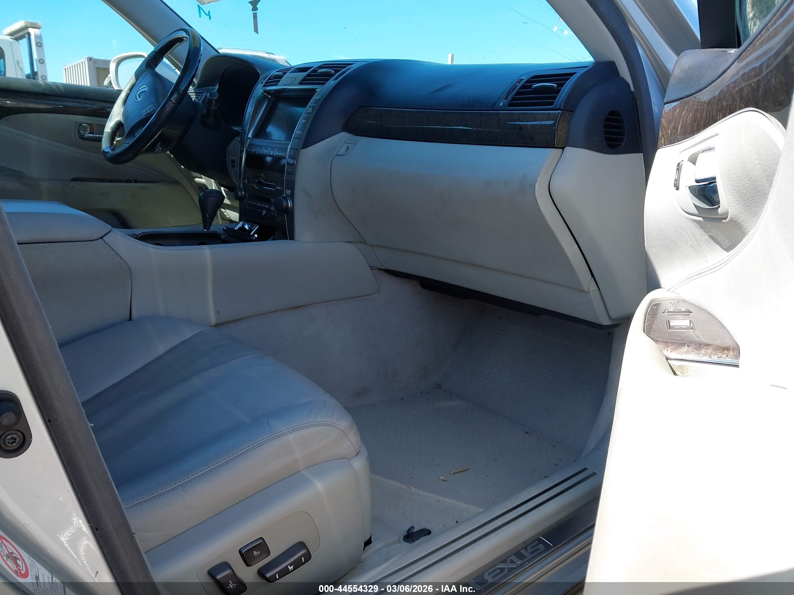 LEXUS LS image 5